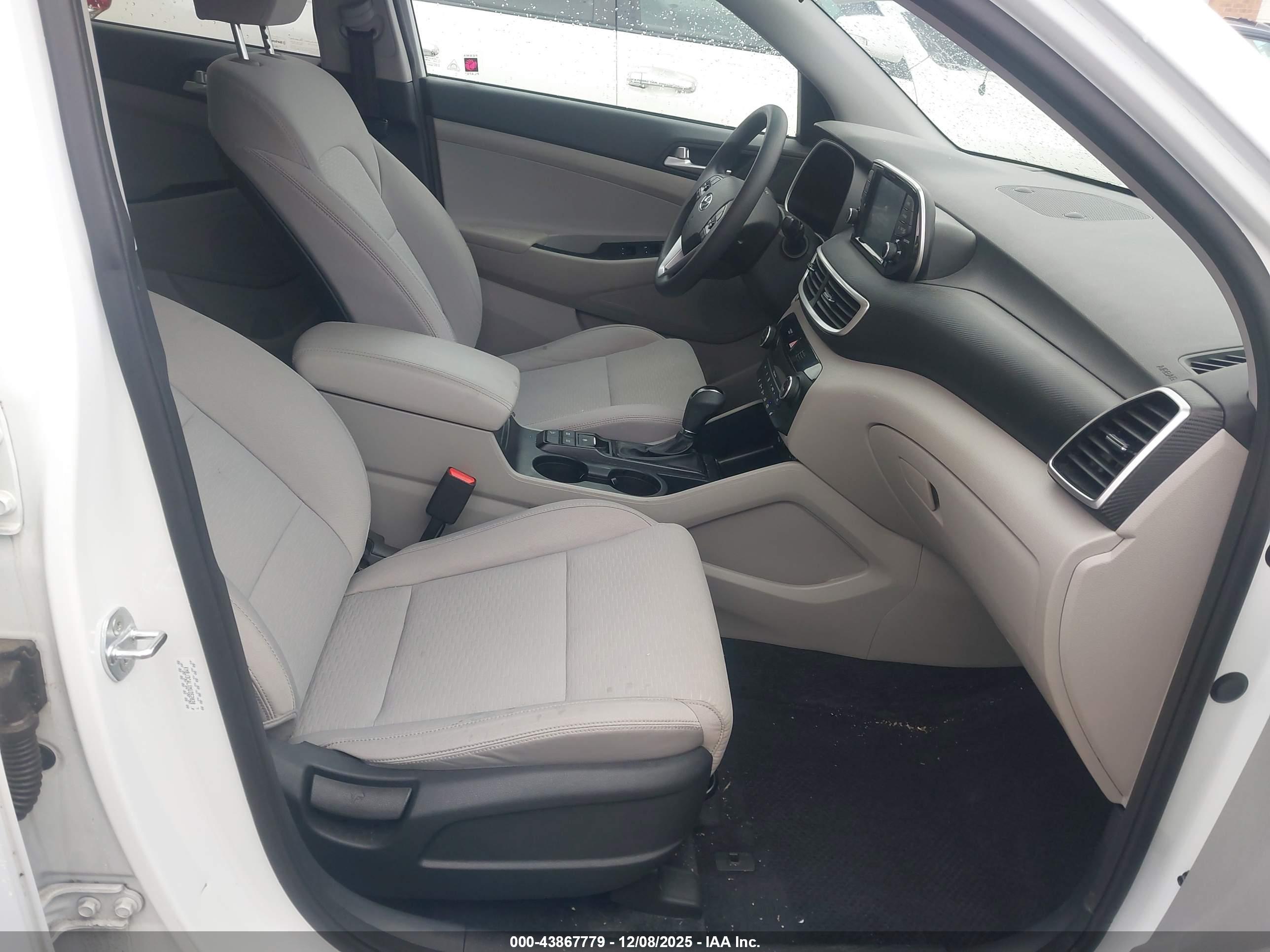 HYUNDAI TUCSON image 5