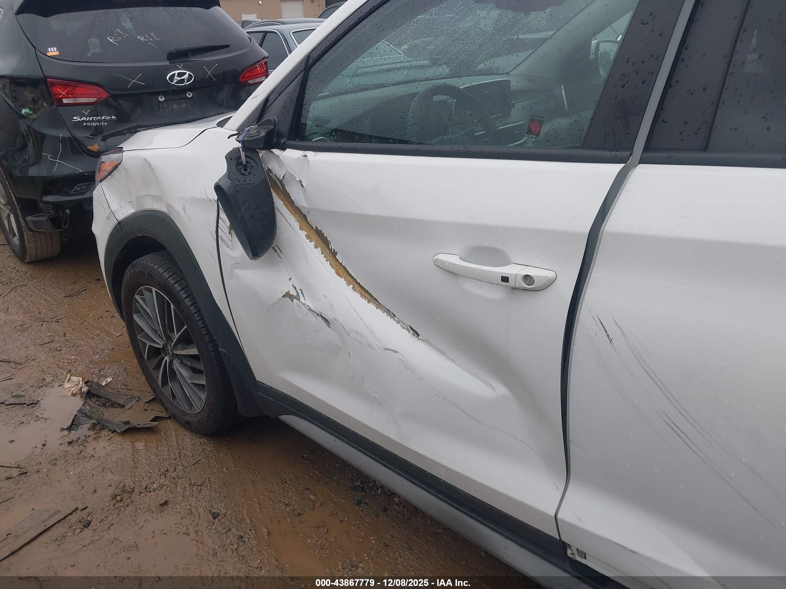 HYUNDAI TUCSON image 6