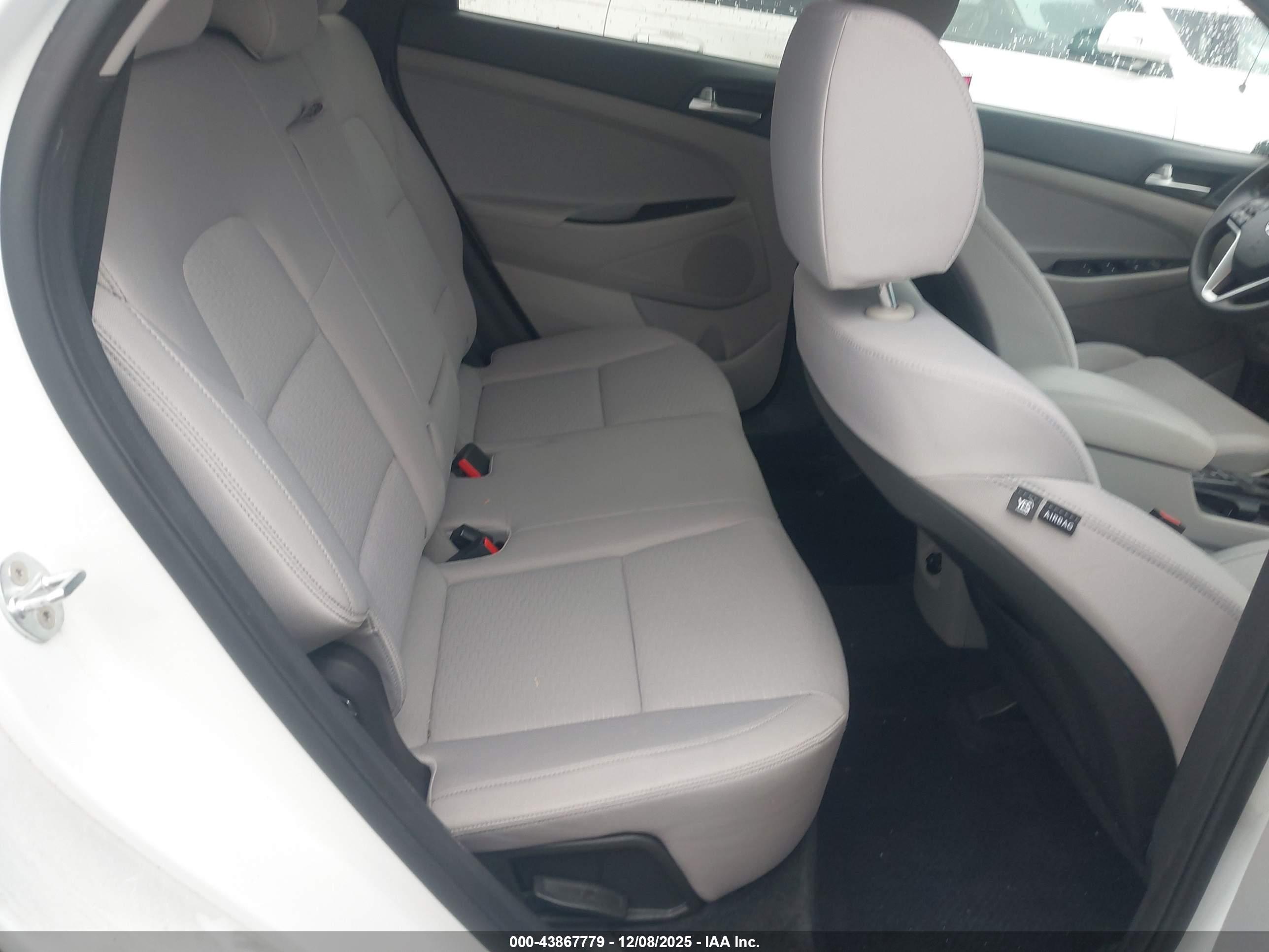 HYUNDAI TUCSON image 8