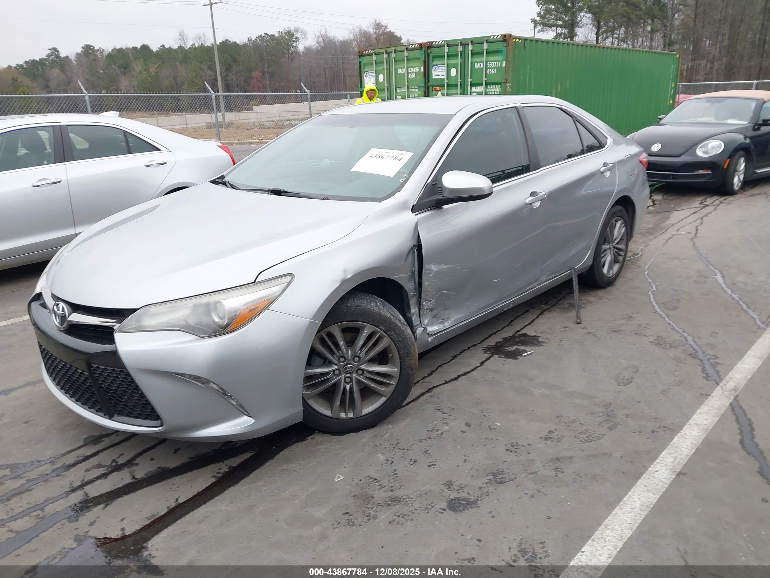 TOYOTA CAMRY image 2
