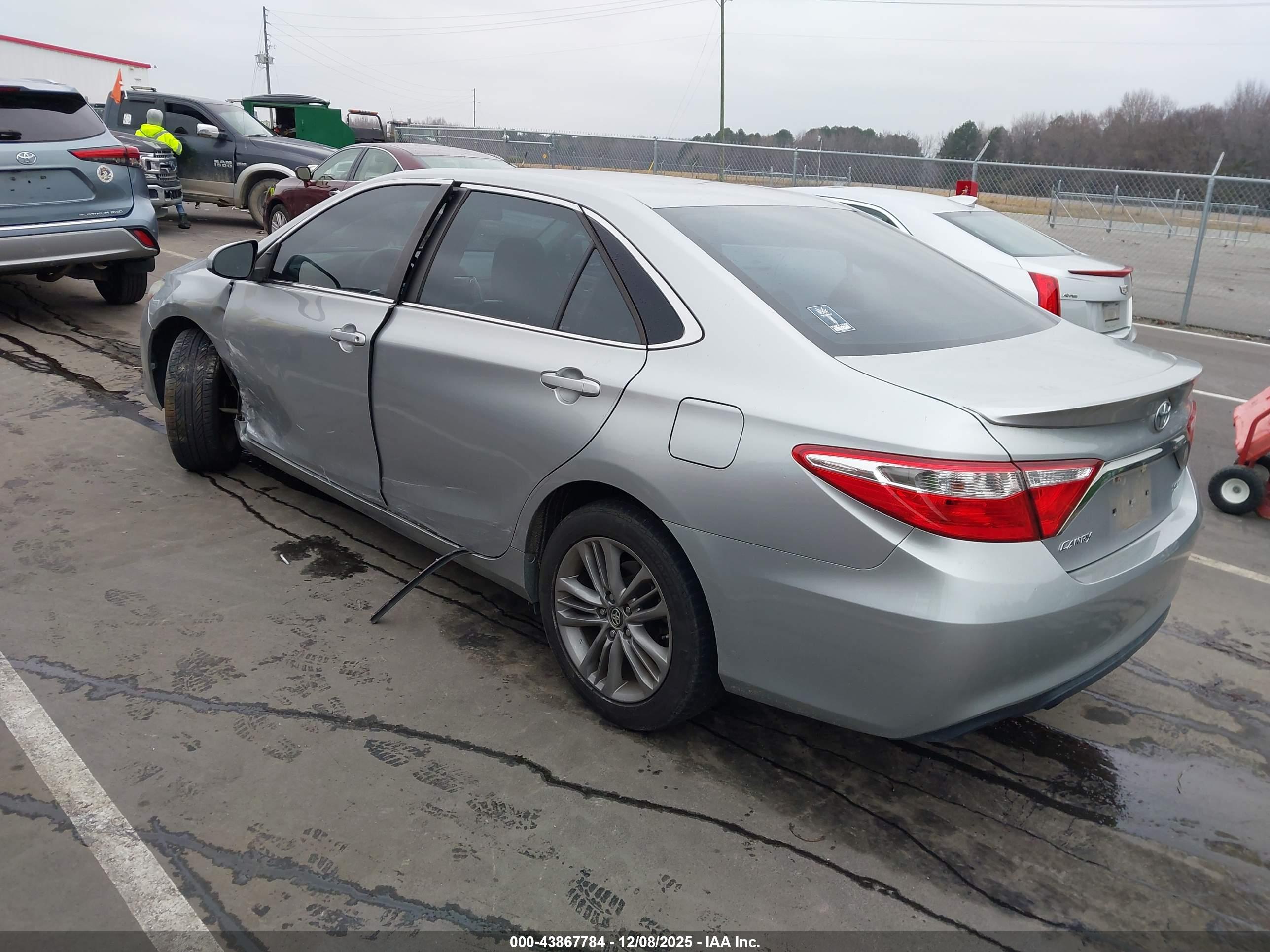 TOYOTA CAMRY image 3