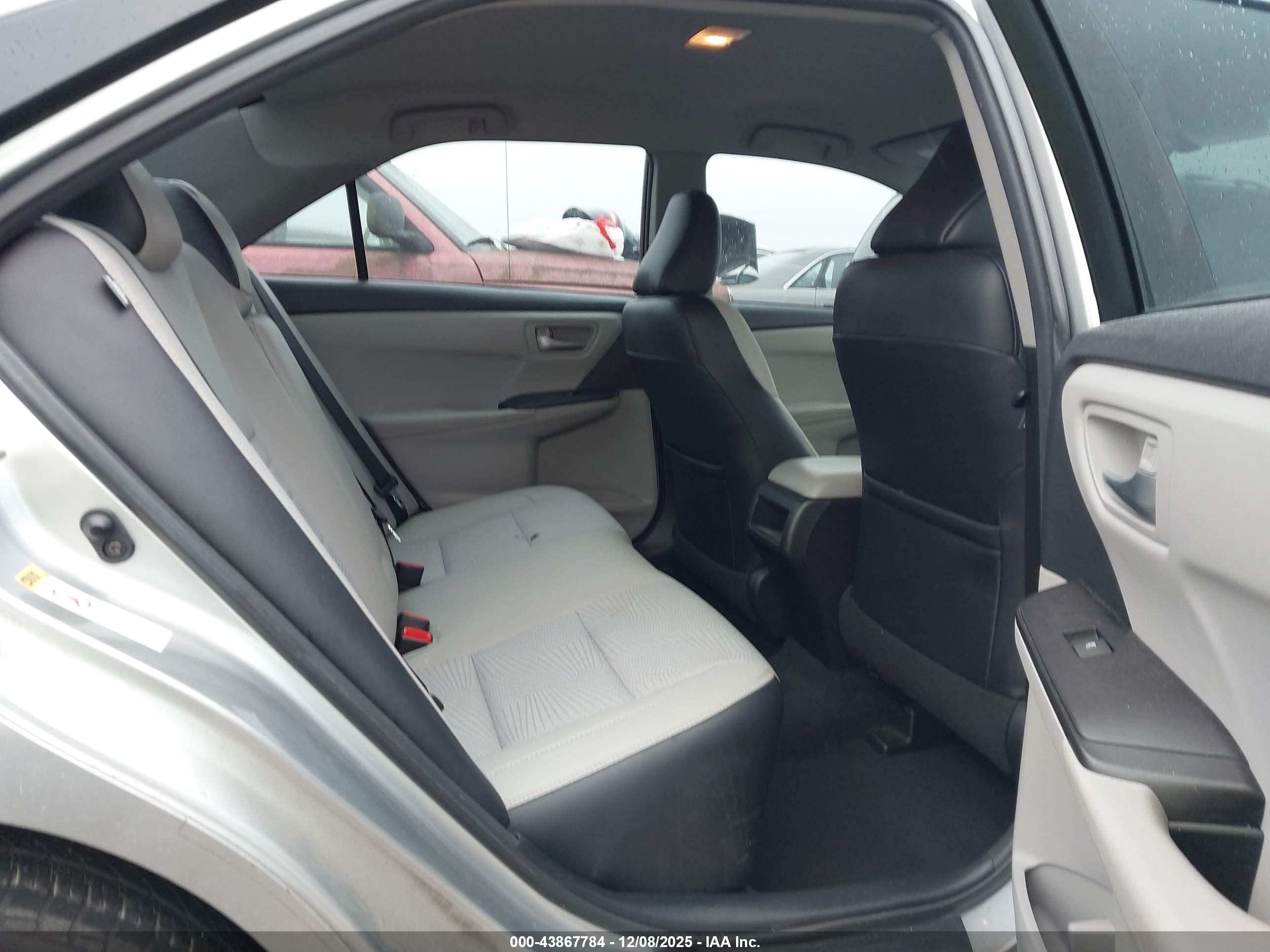 TOYOTA CAMRY image 8