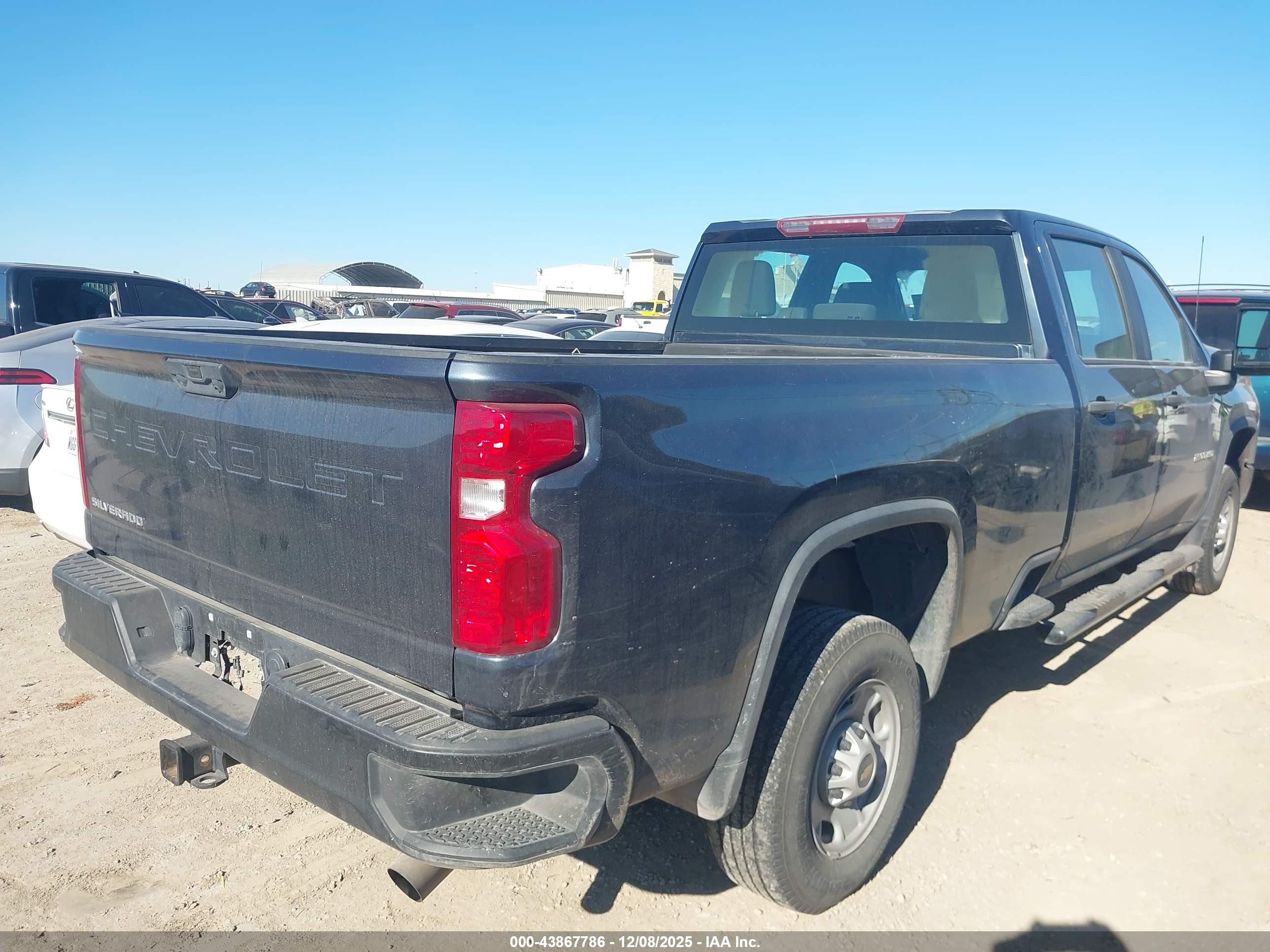 CHEVROLET SILVERADO image 3