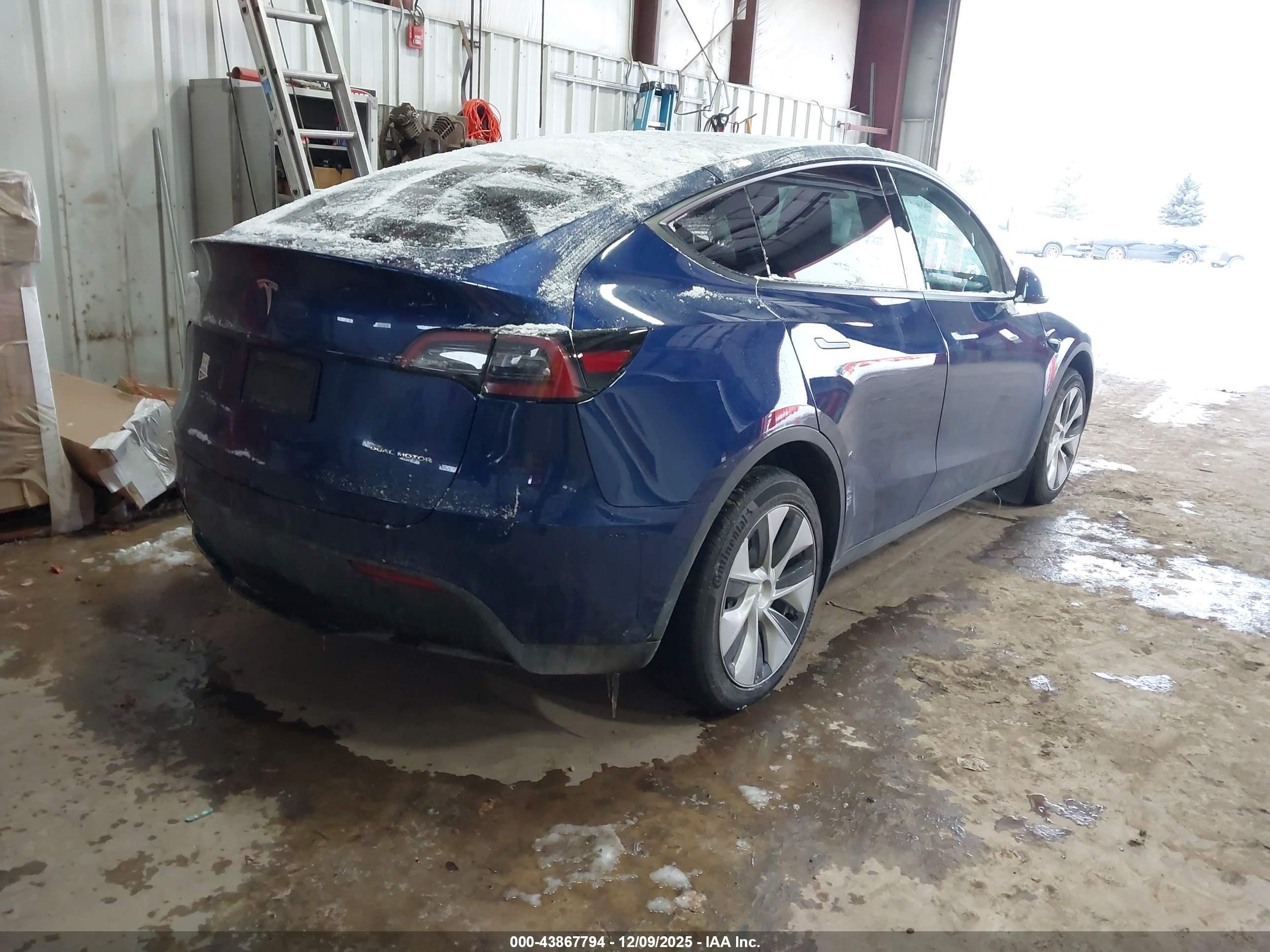 TESLA MODEL image 4