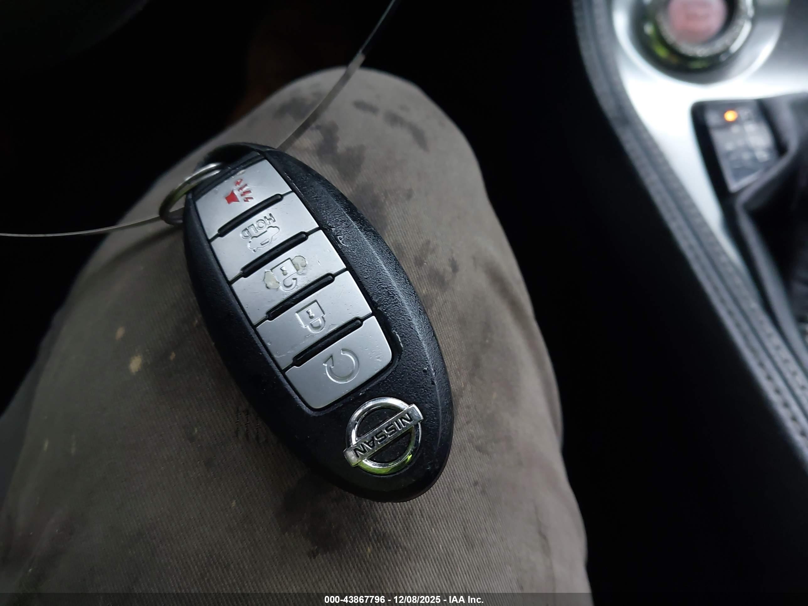 NISSAN MAXIMA image 11