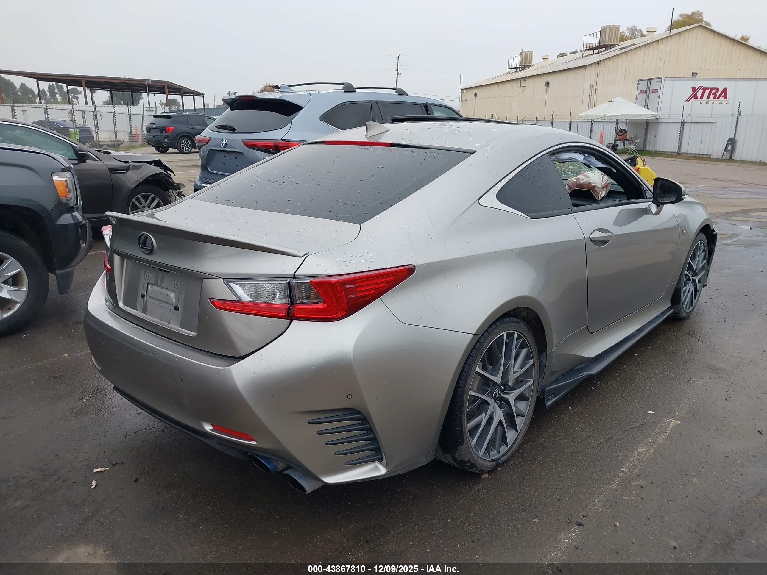 LEXUS RC image 4