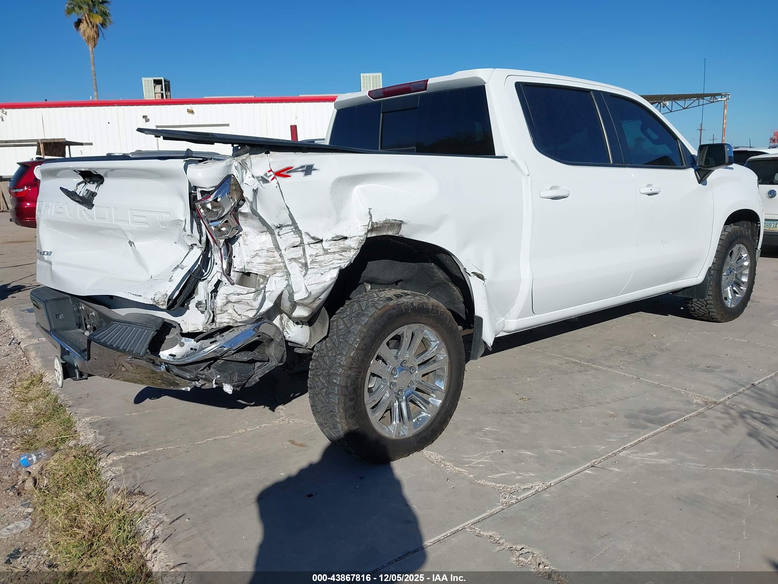CHEVROLET SILVERADO image 4