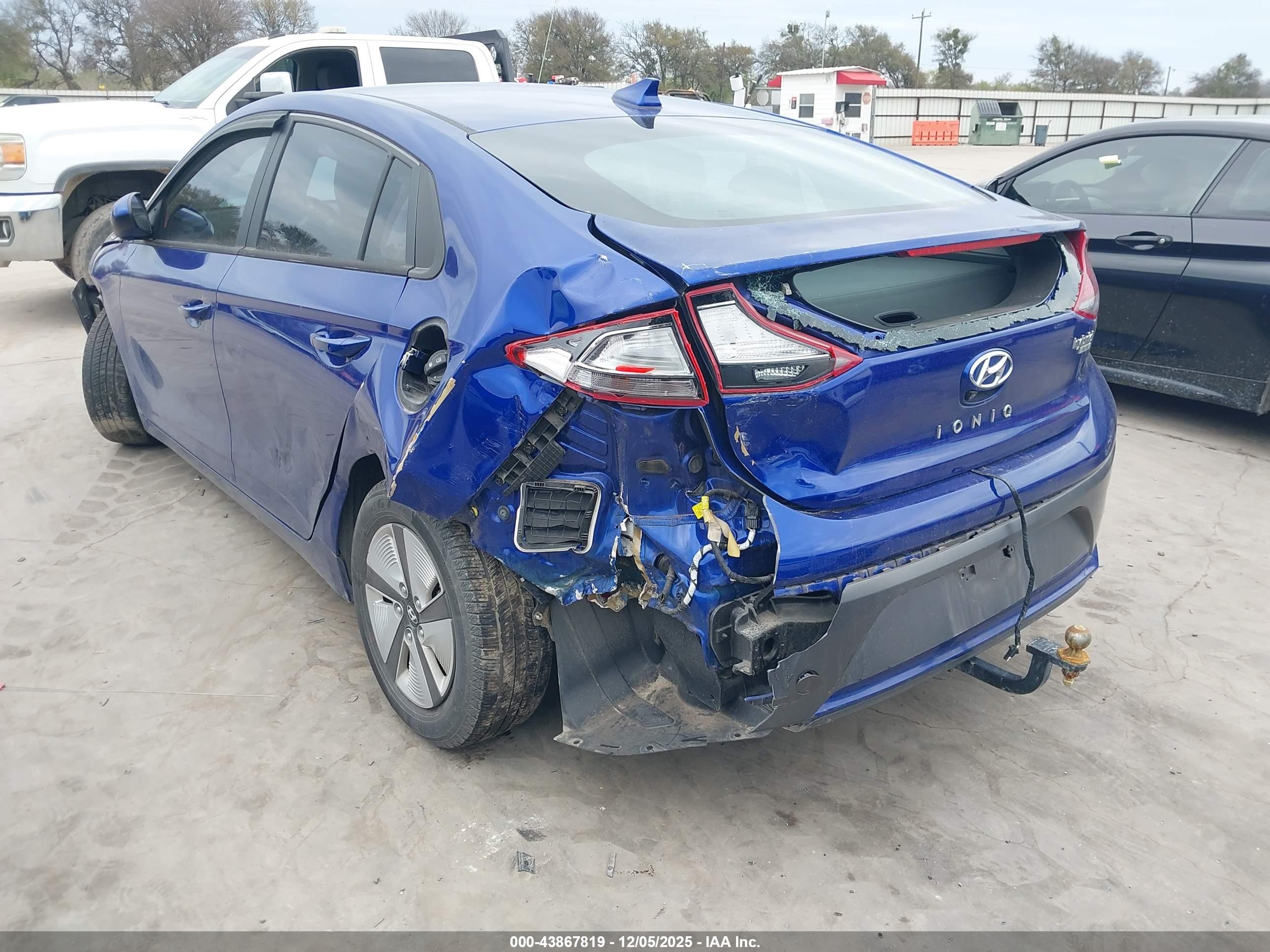 HYUNDAI IONIQ image 3