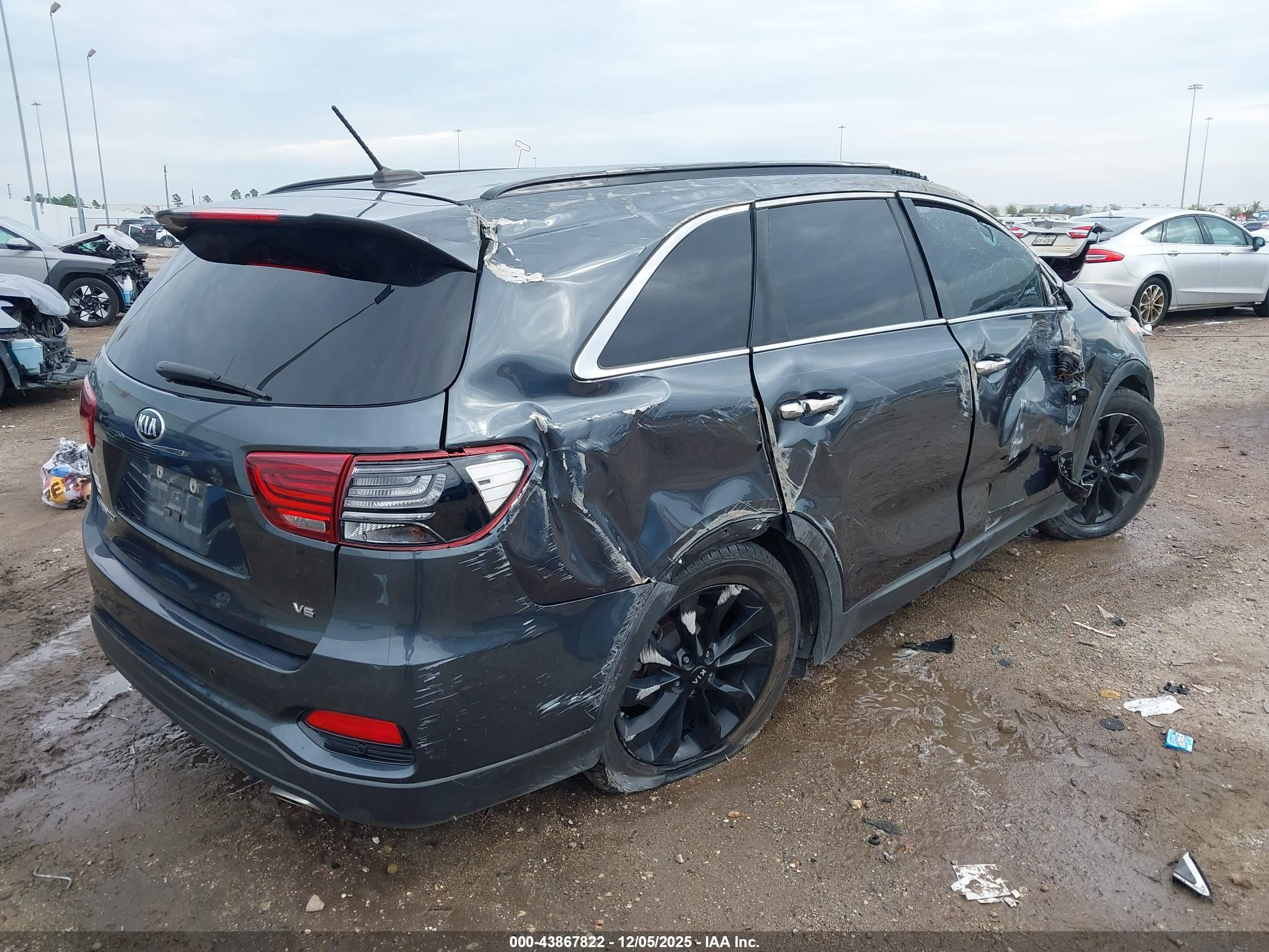 KIA SORENTO image 4