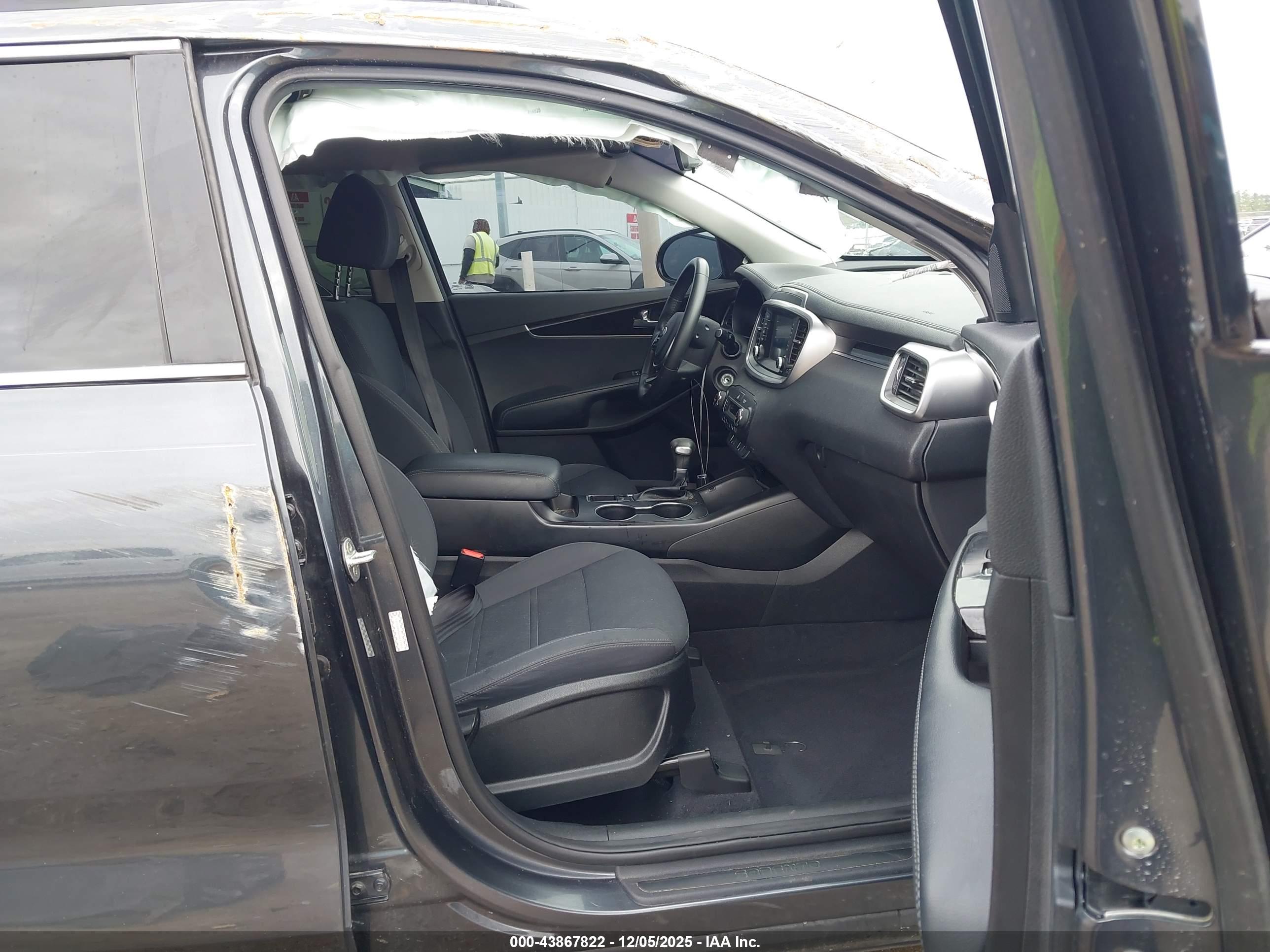 KIA SORENTO image 5