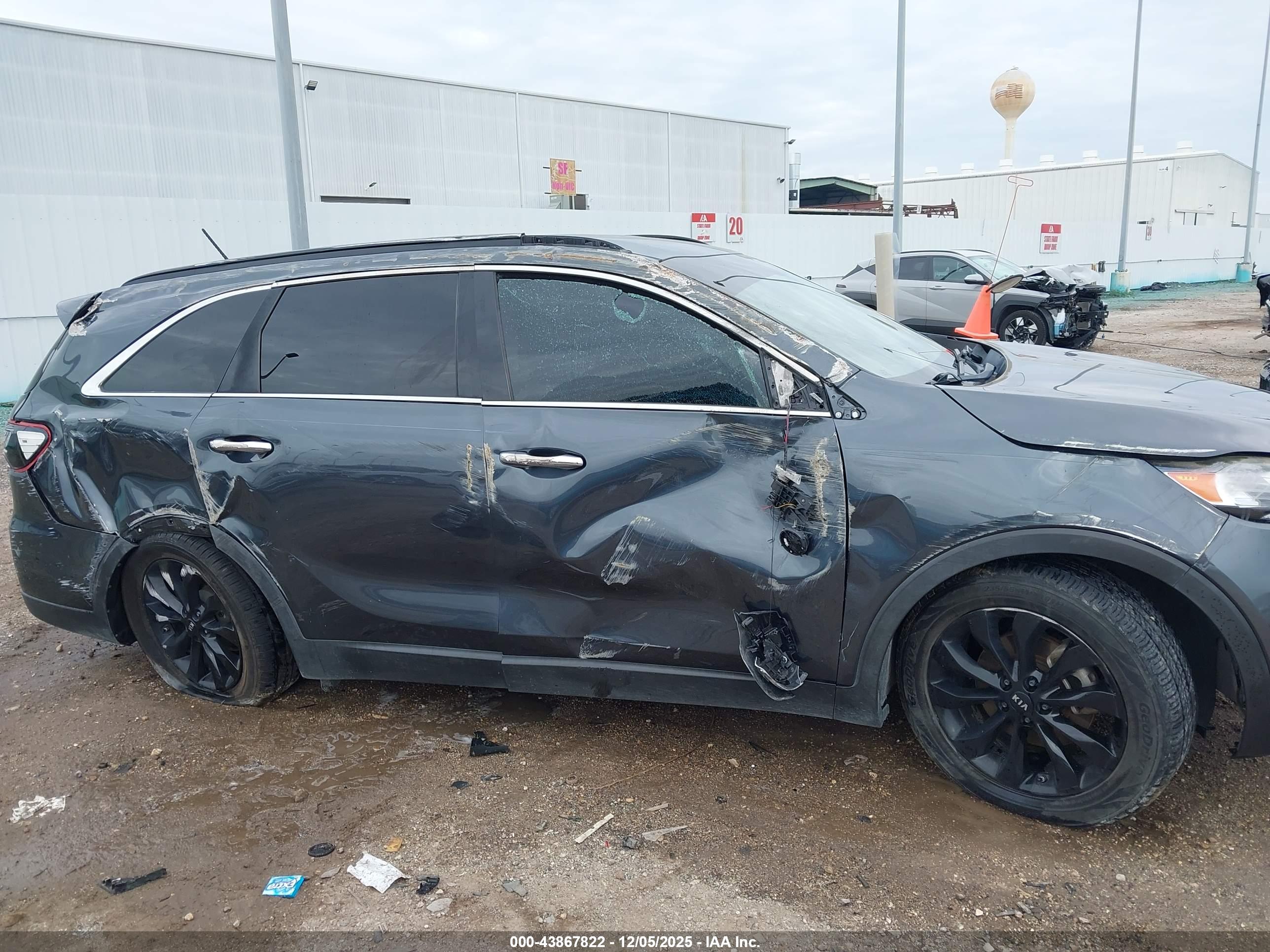 KIA SORENTO image 6