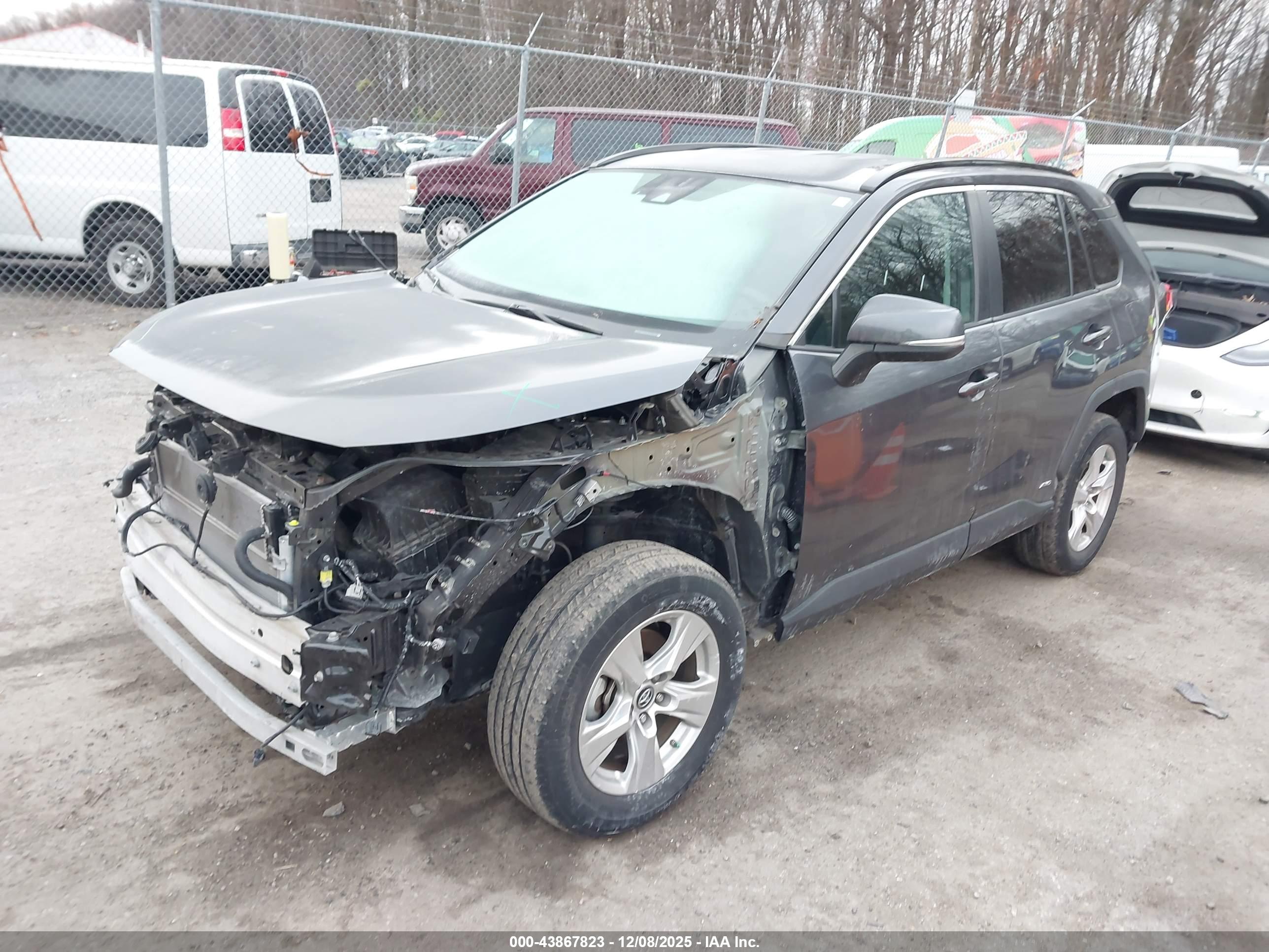 TOYOTA RAV4 image 2