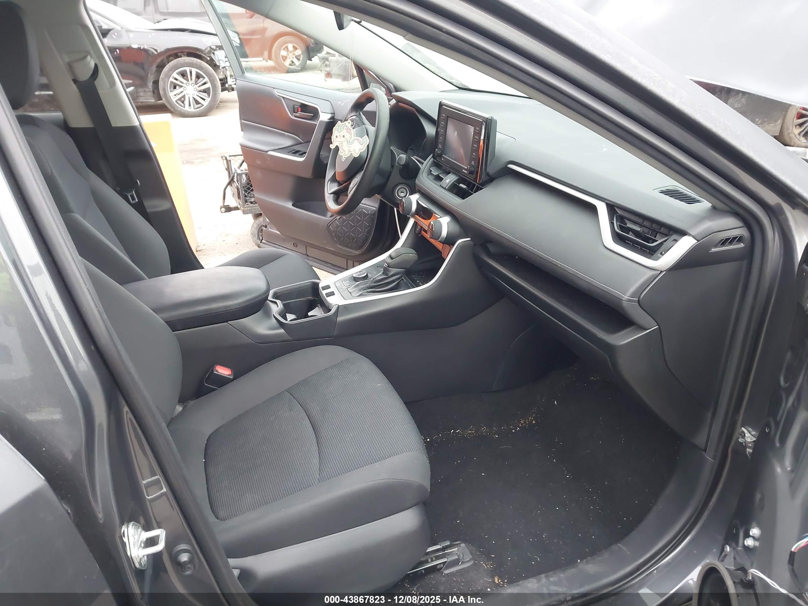 TOYOTA RAV4 image 5