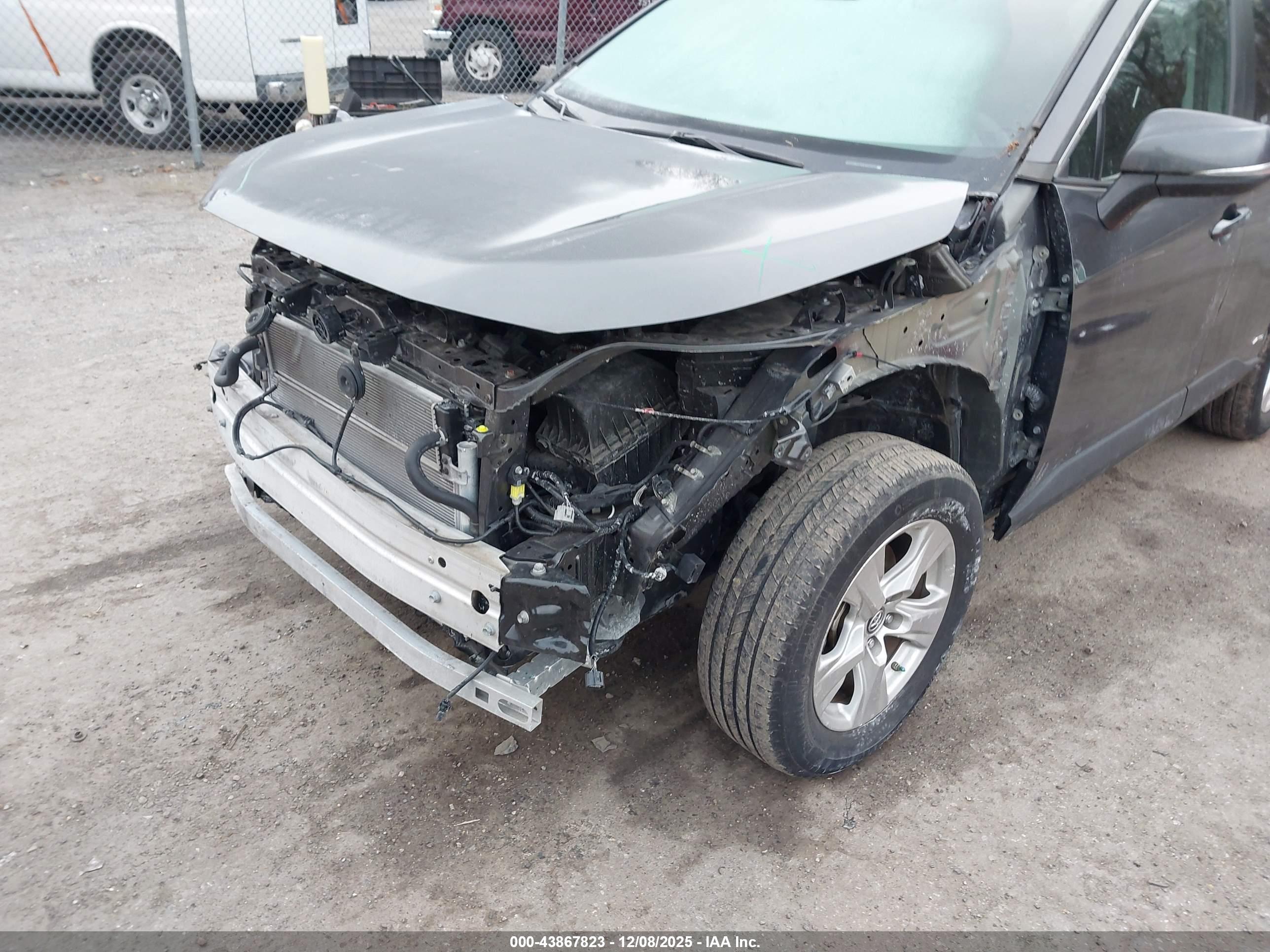 TOYOTA RAV4 image 6