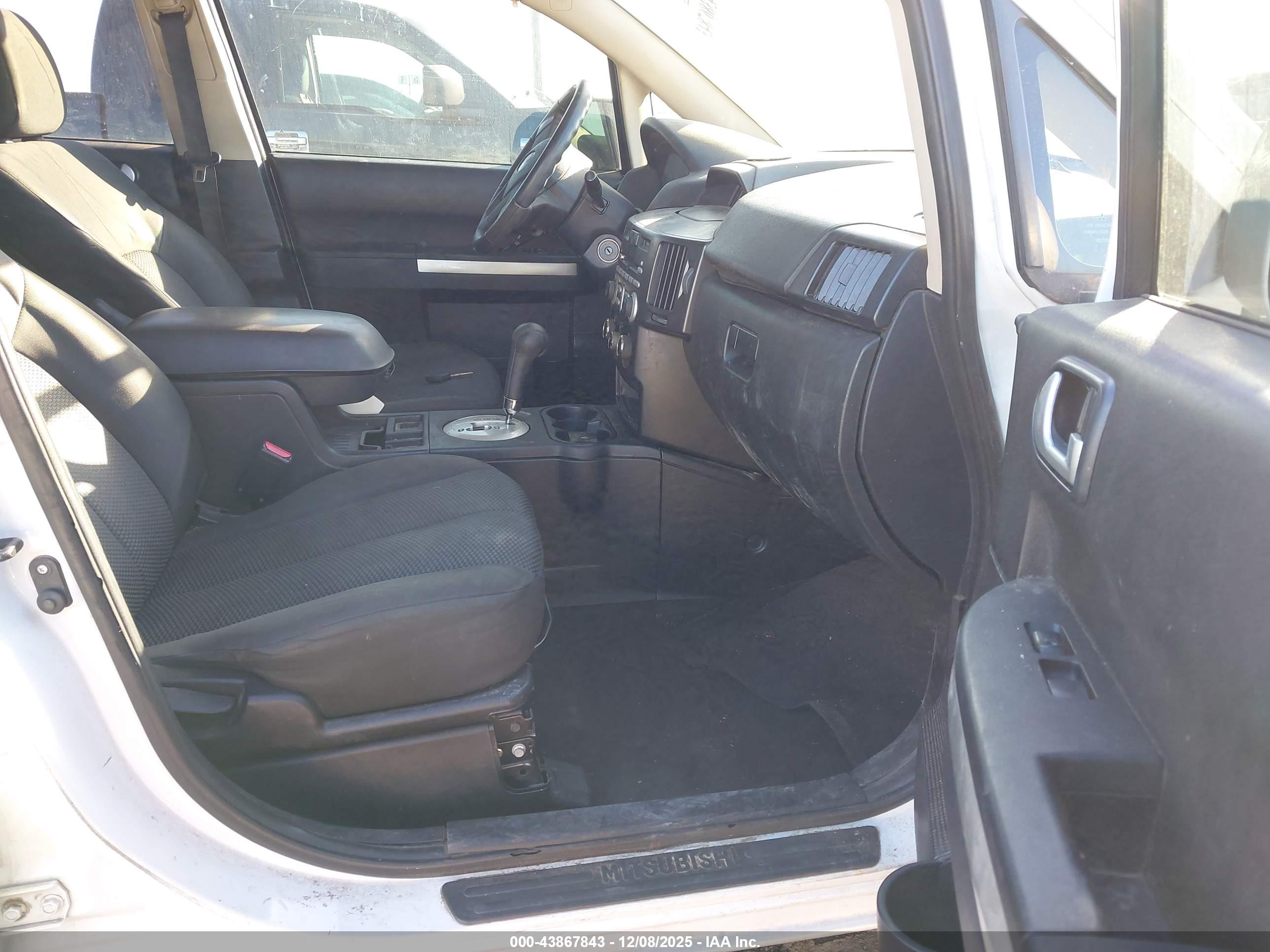 MITSUBISHI ENDEAVOR image 5