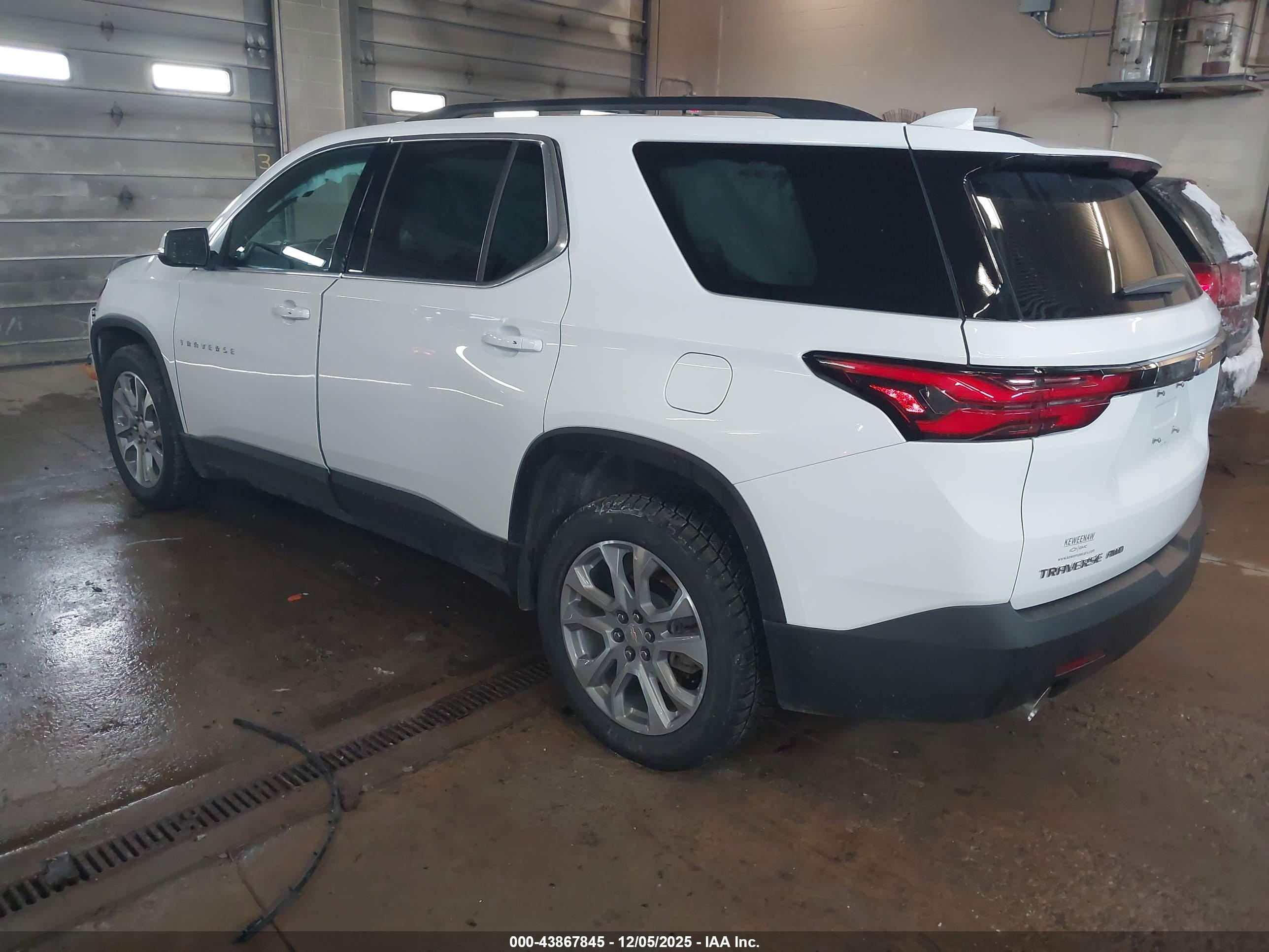 CHEVROLET TRAVERSE image 3