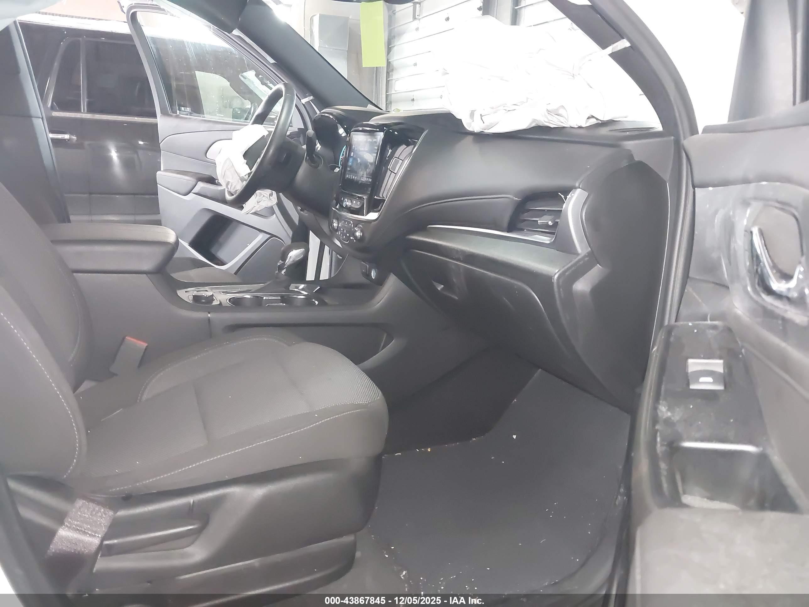 CHEVROLET TRAVERSE image 5