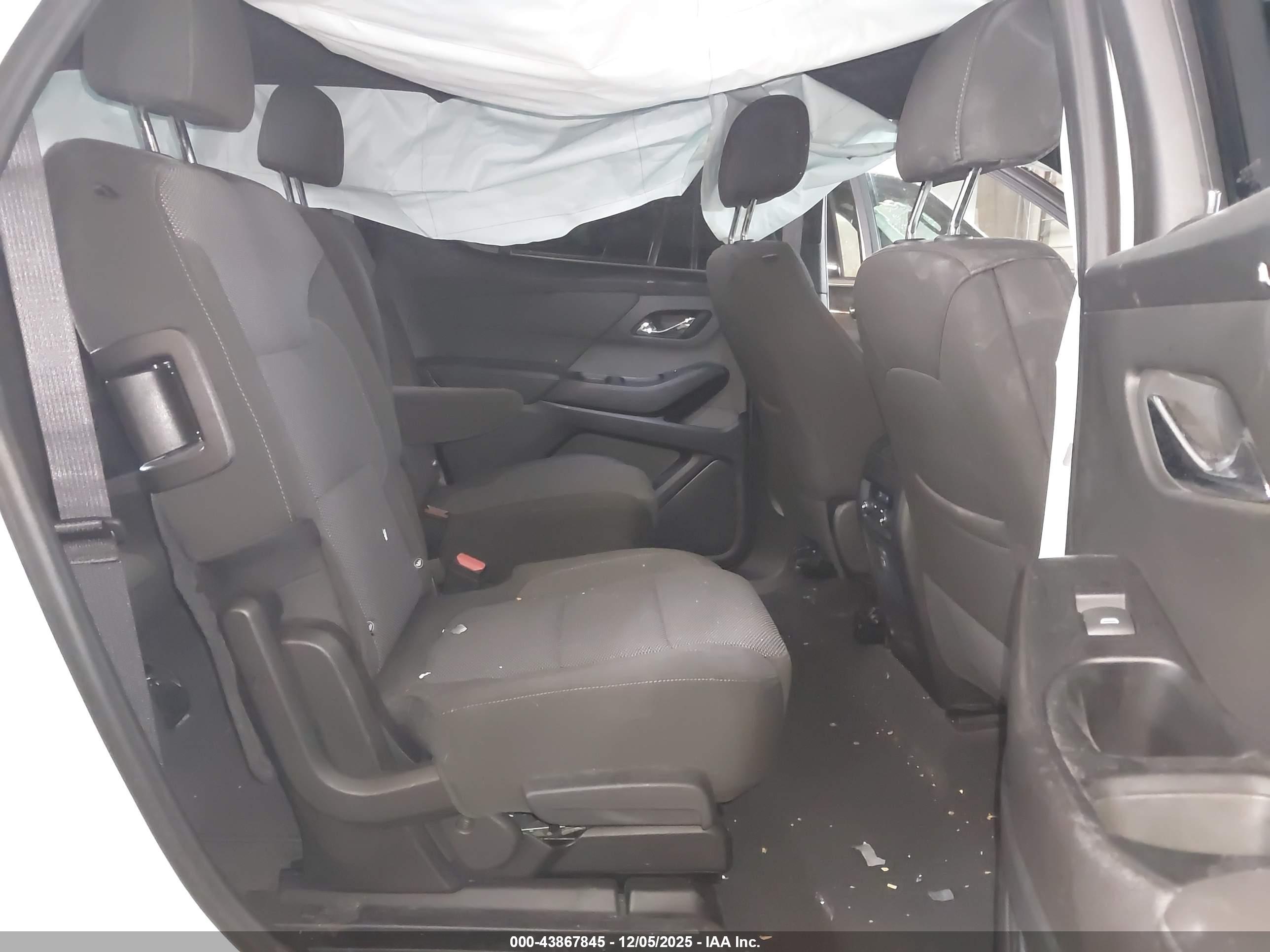 CHEVROLET TRAVERSE image 8