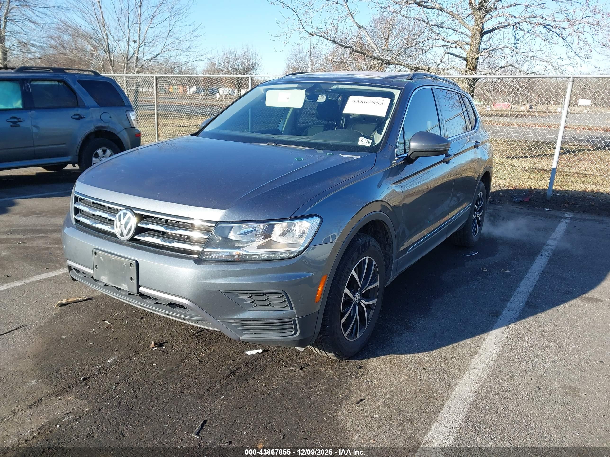 VOLKSWAGEN TIGUAN image 2