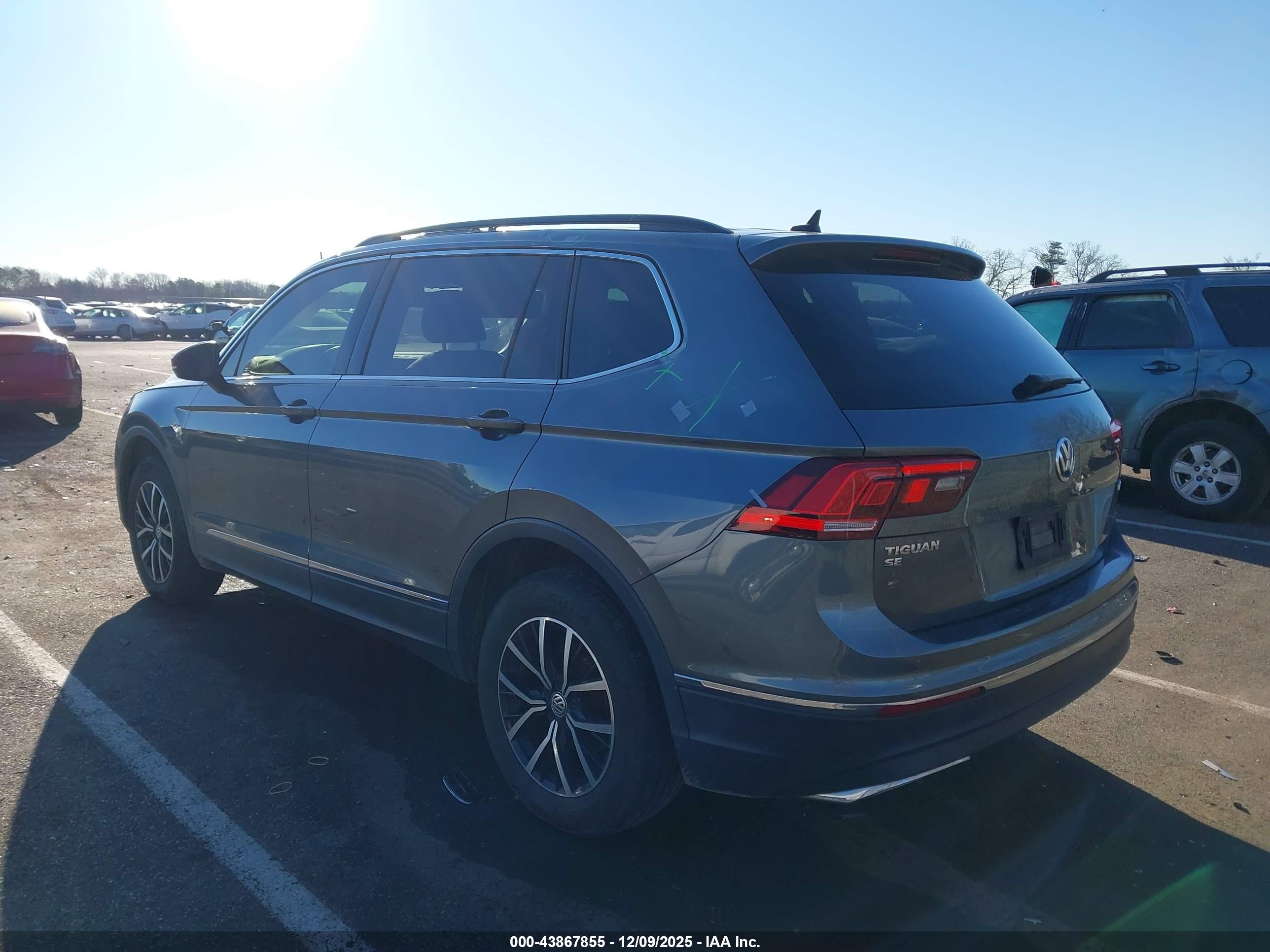 VOLKSWAGEN TIGUAN image 3