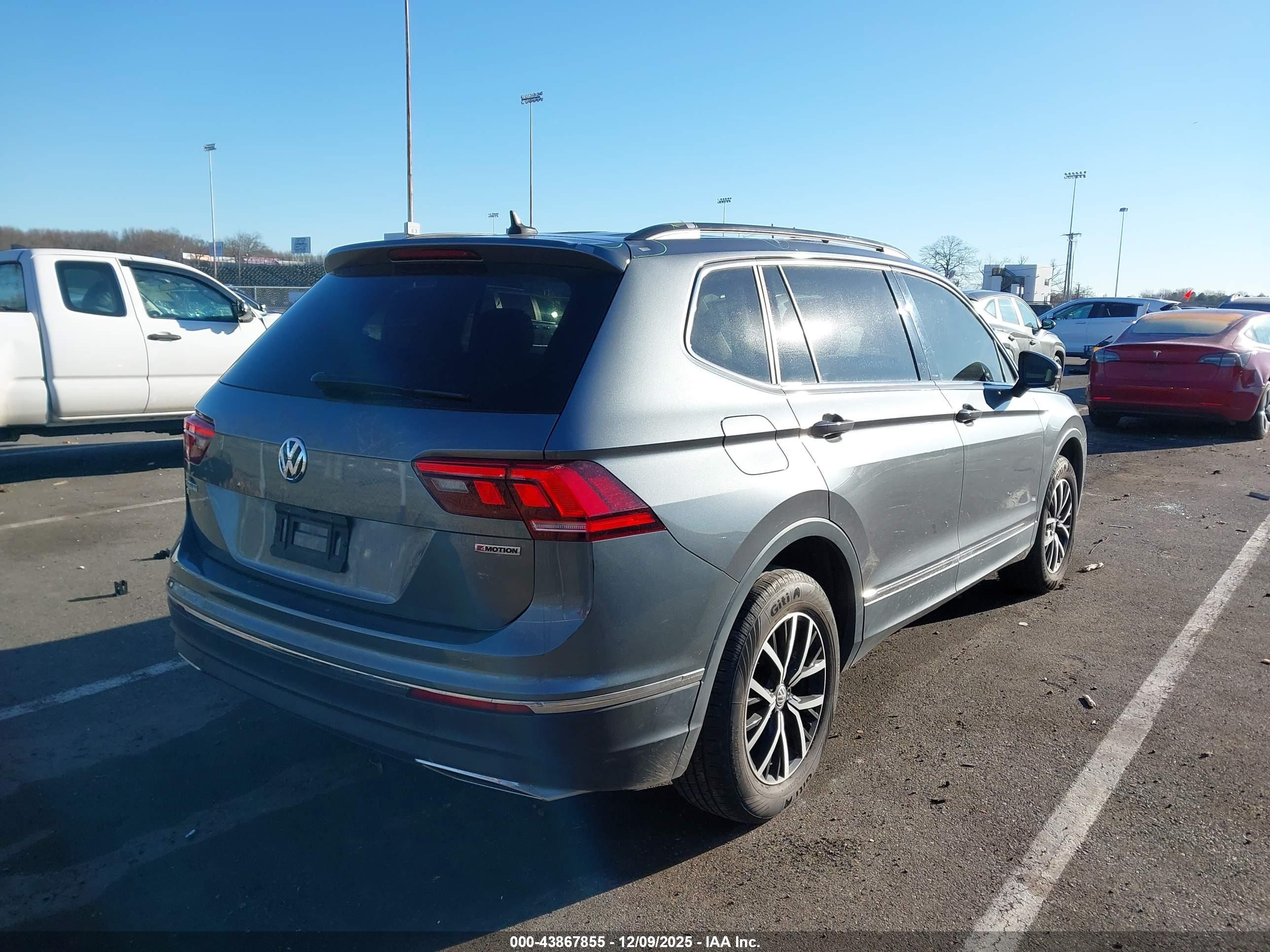 VOLKSWAGEN TIGUAN image 4
