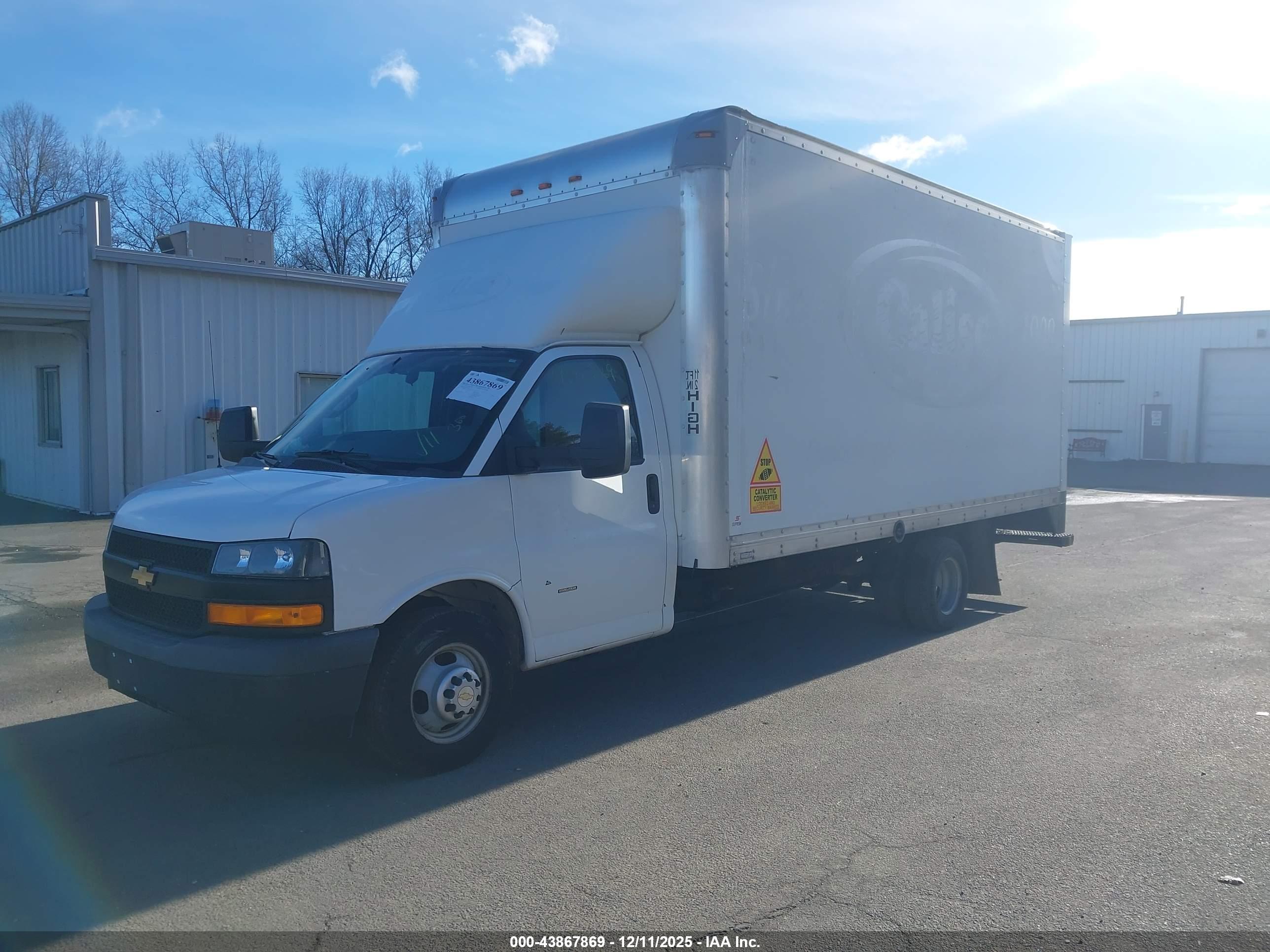 CHEVROLET EXPRESS image 2