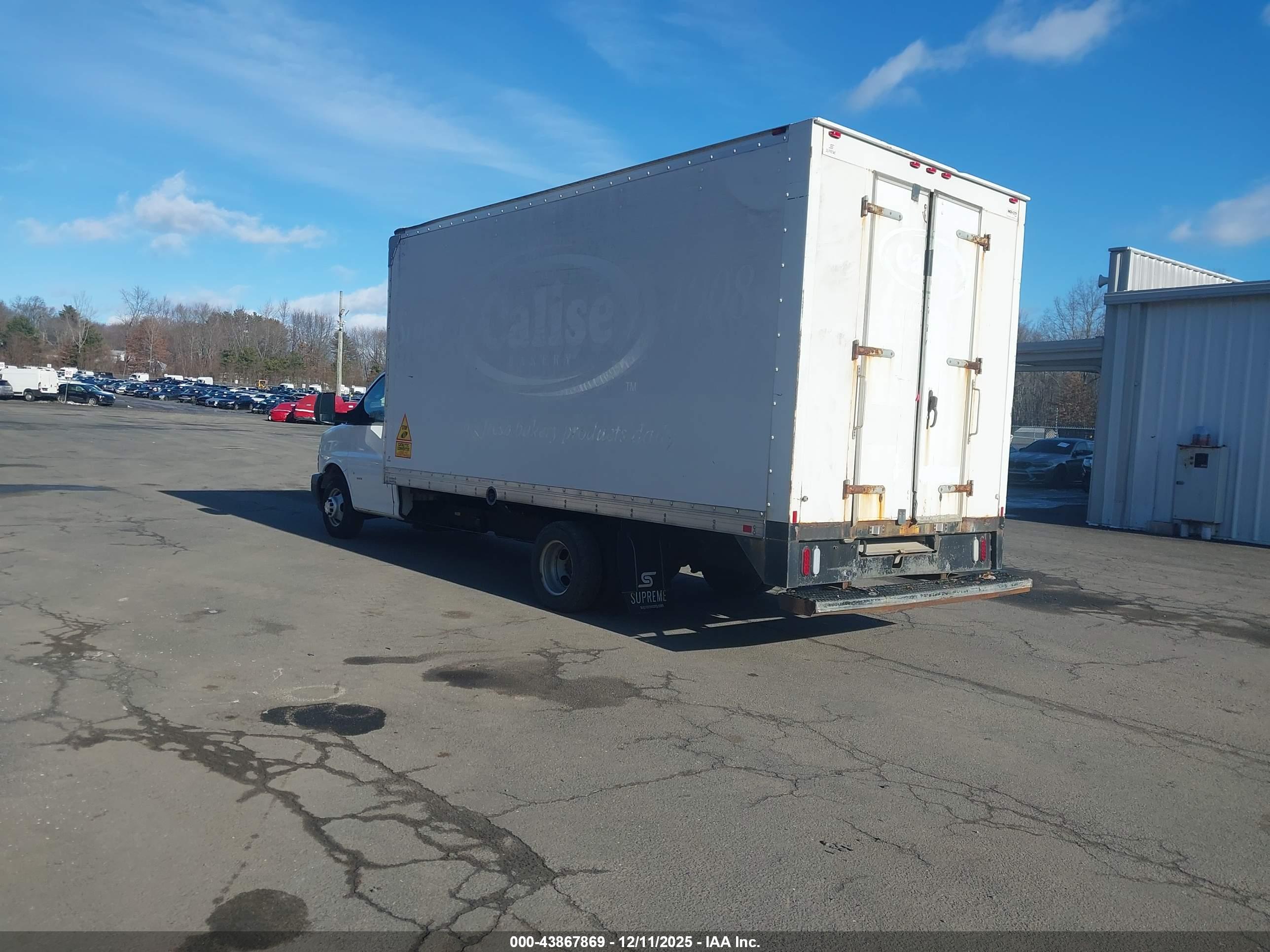 CHEVROLET EXPRESS image 3