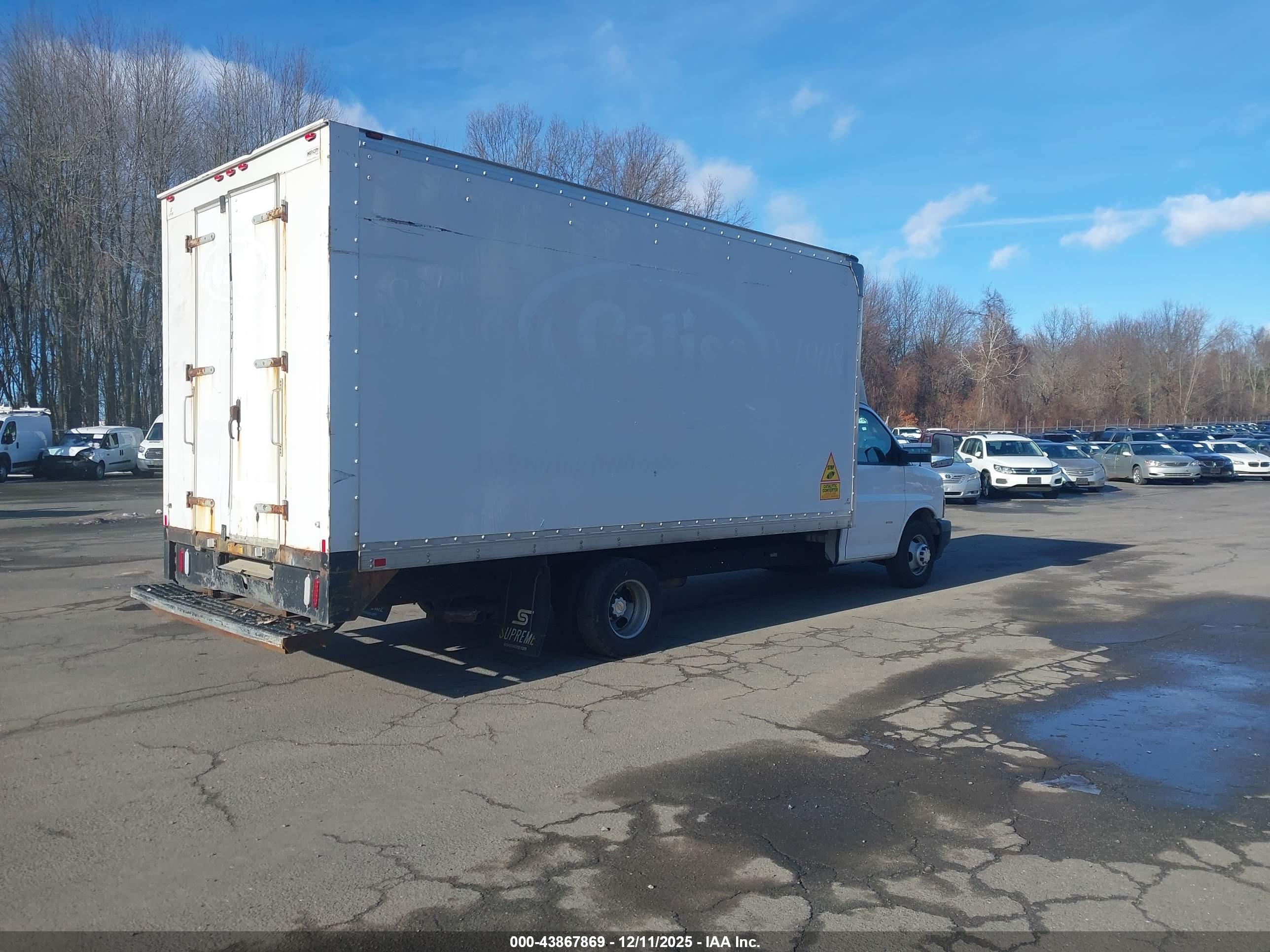 CHEVROLET EXPRESS image 4