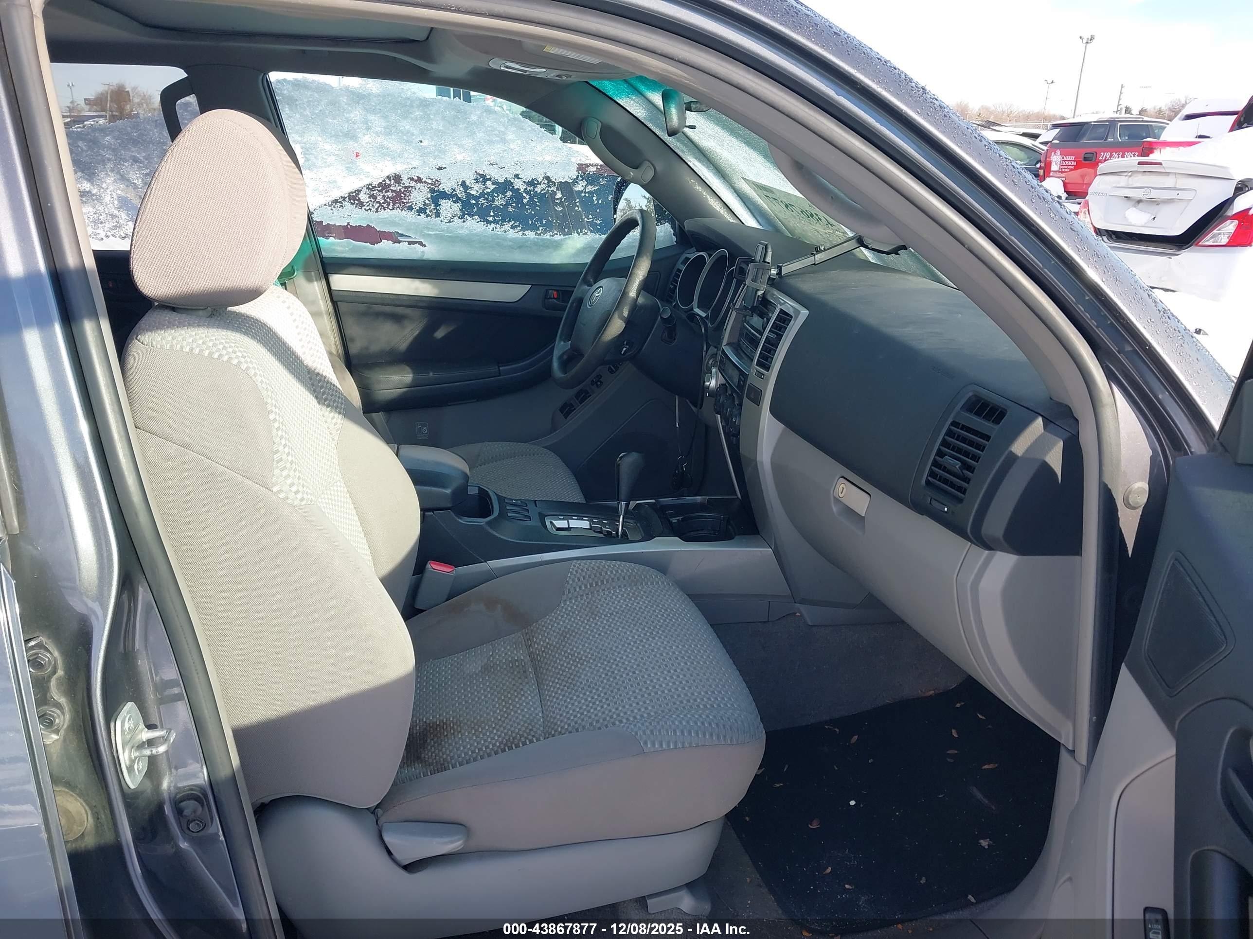TOYOTA 4RUNNER image 5
