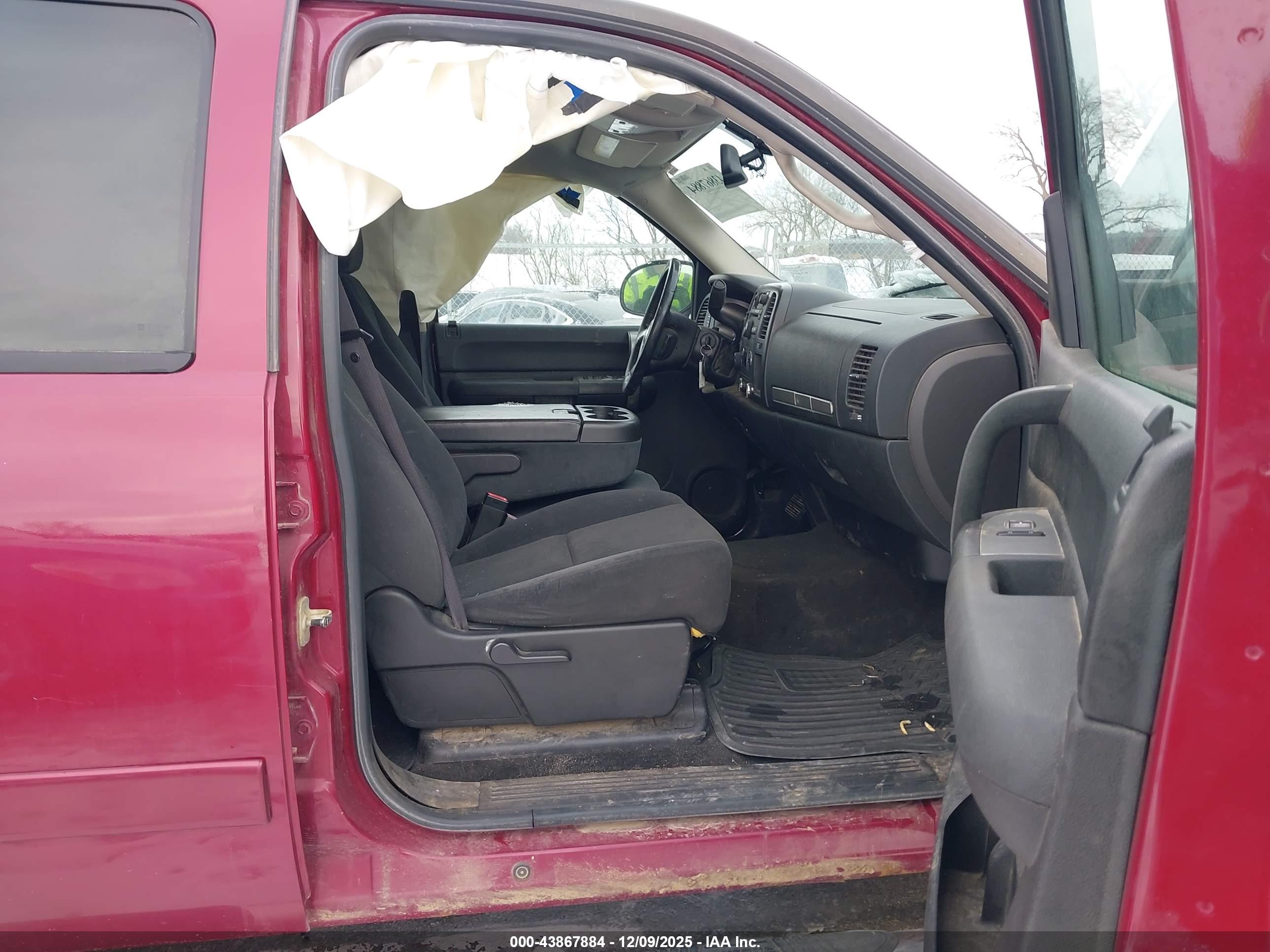 CHEVROLET SILVERADO image 5