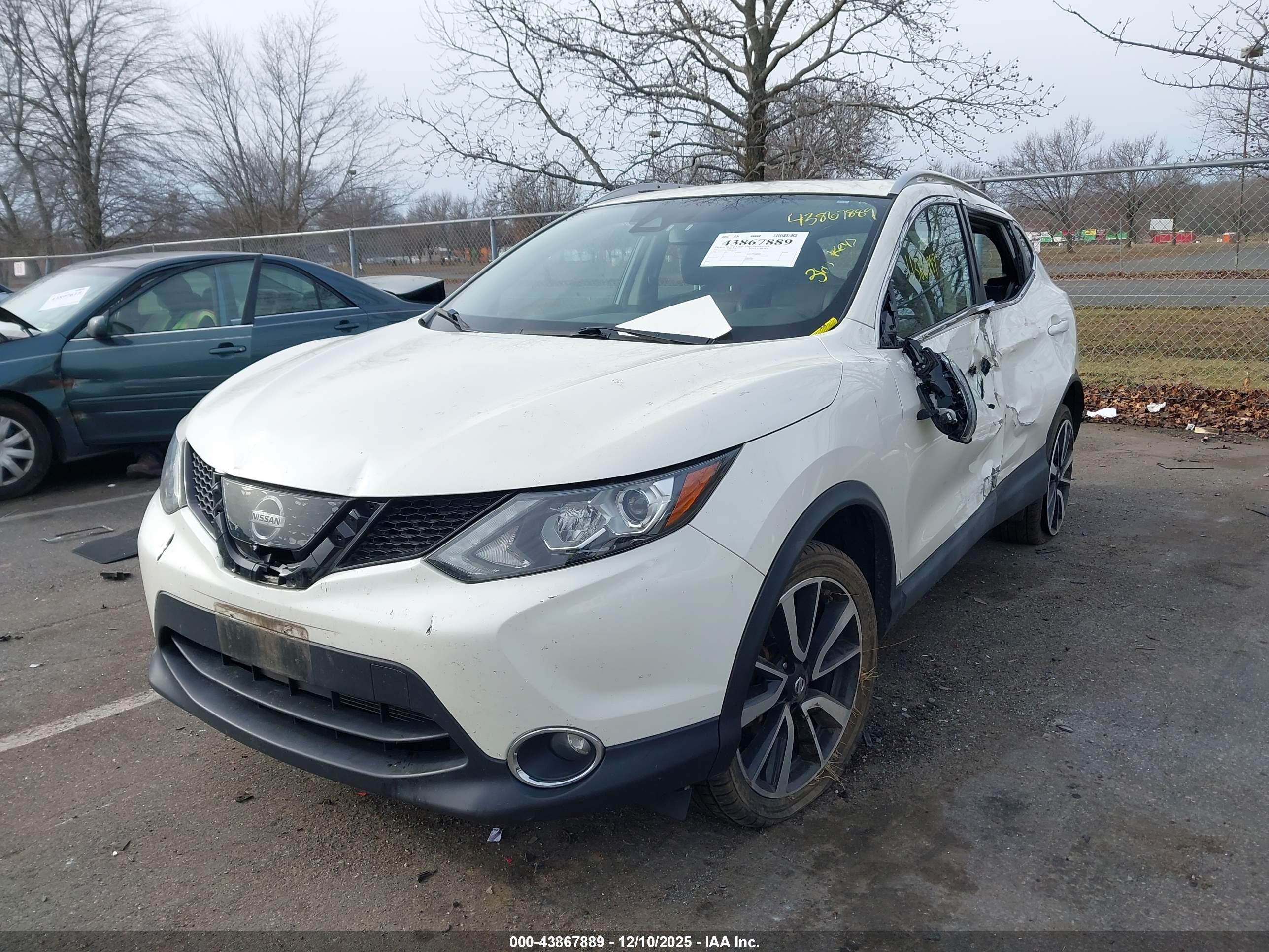 NISSAN ROGUE image 2