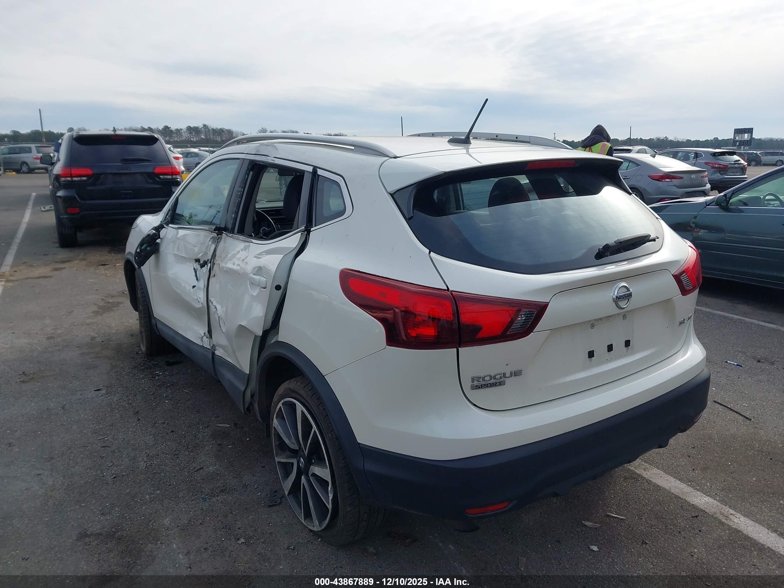 NISSAN ROGUE image 3