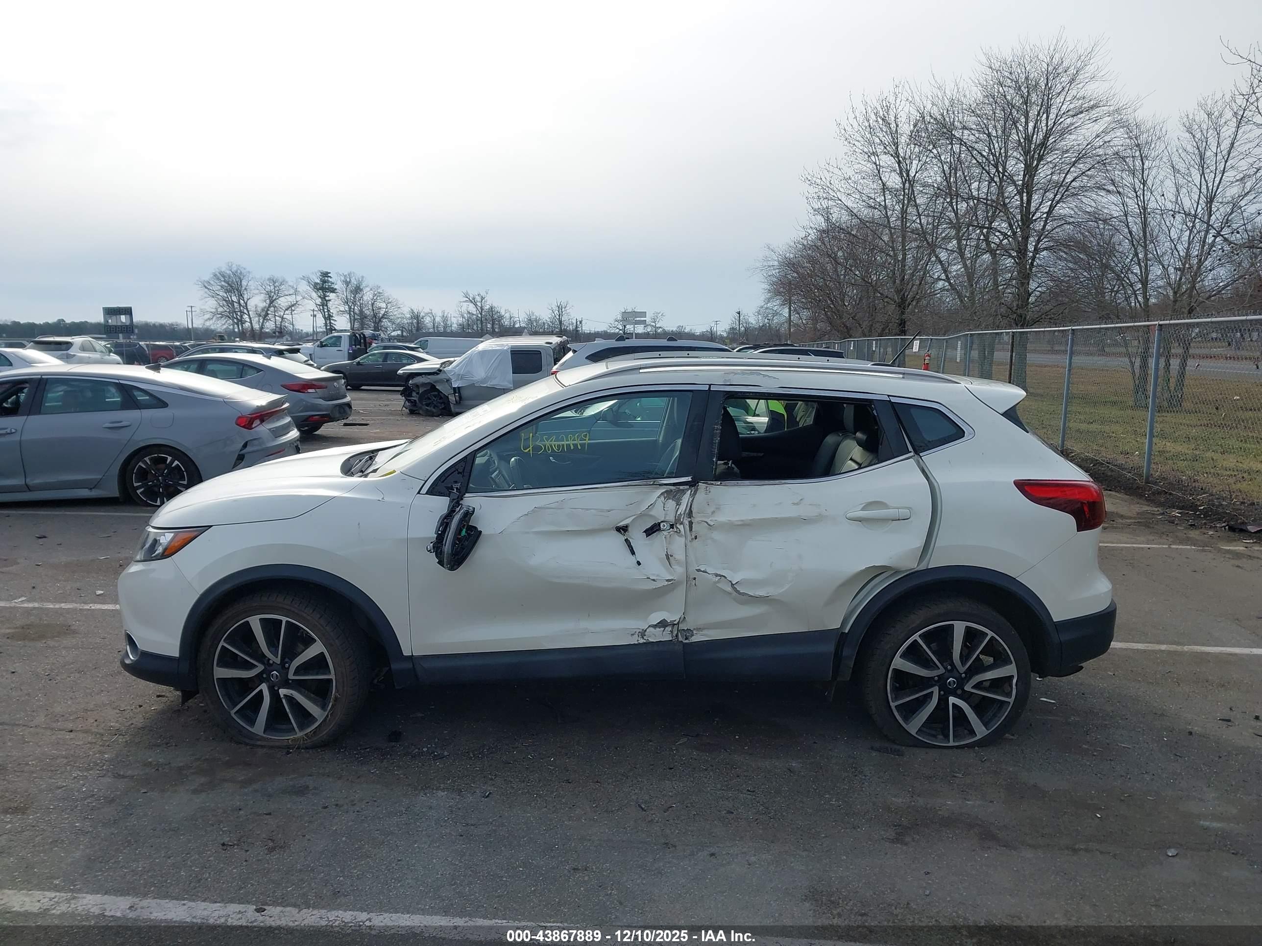 NISSAN ROGUE image 6