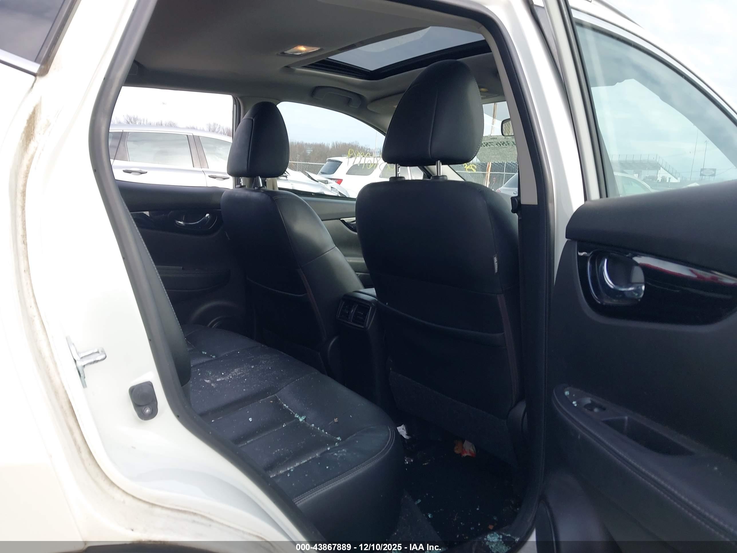 NISSAN ROGUE image 8