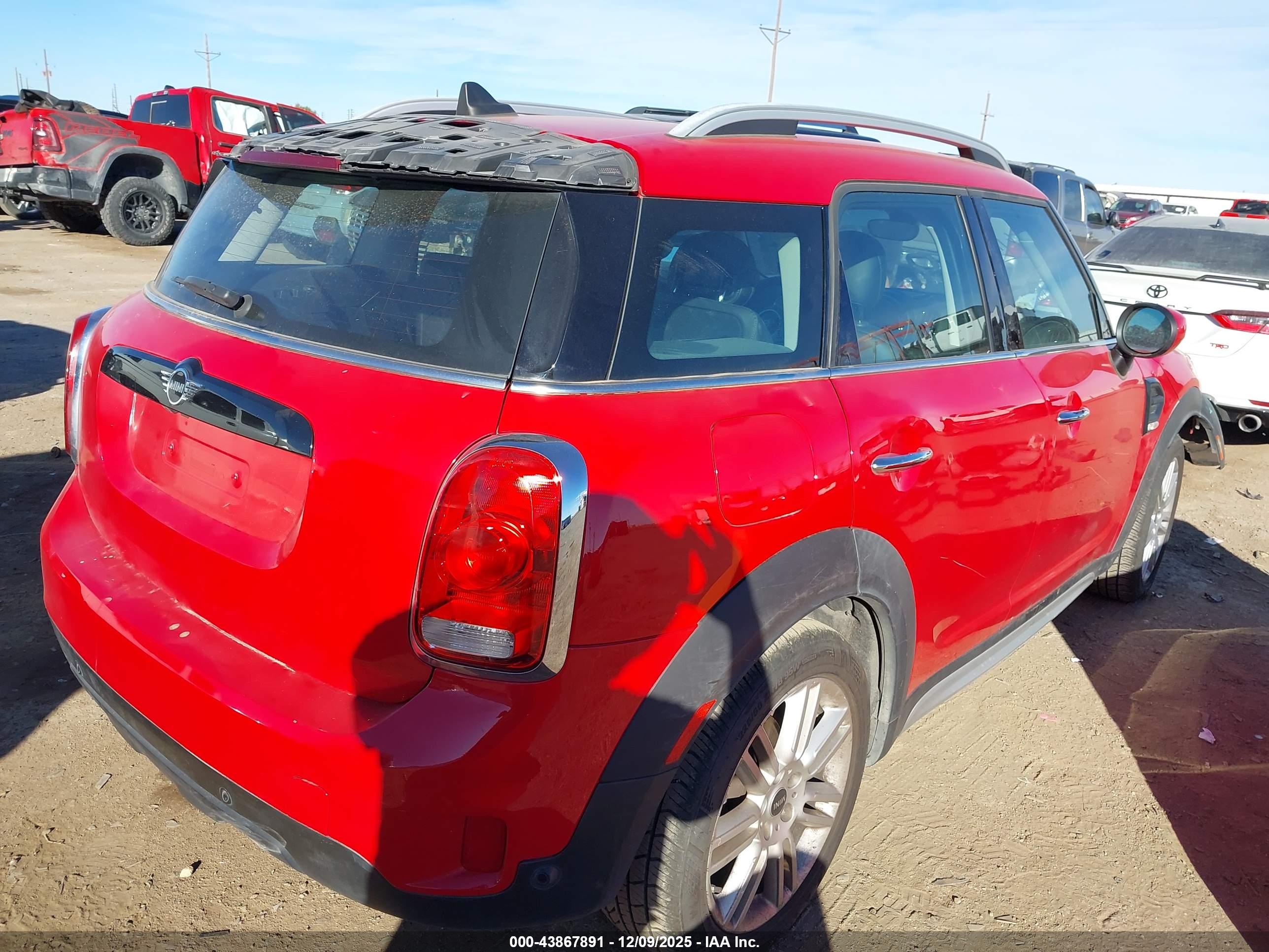 MINI COUNTRYMAN image 4