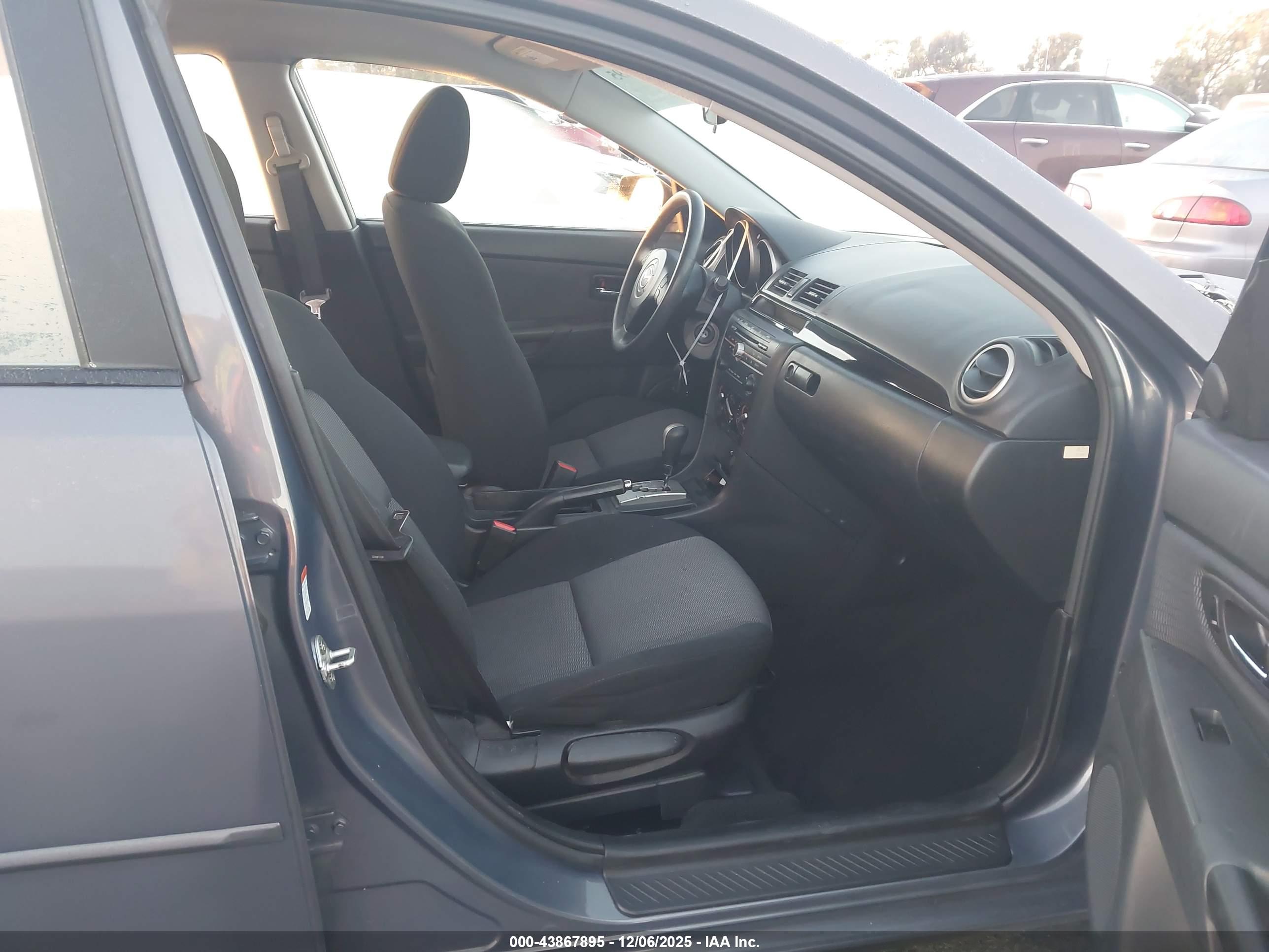 MAZDA MAZDA3 image 5