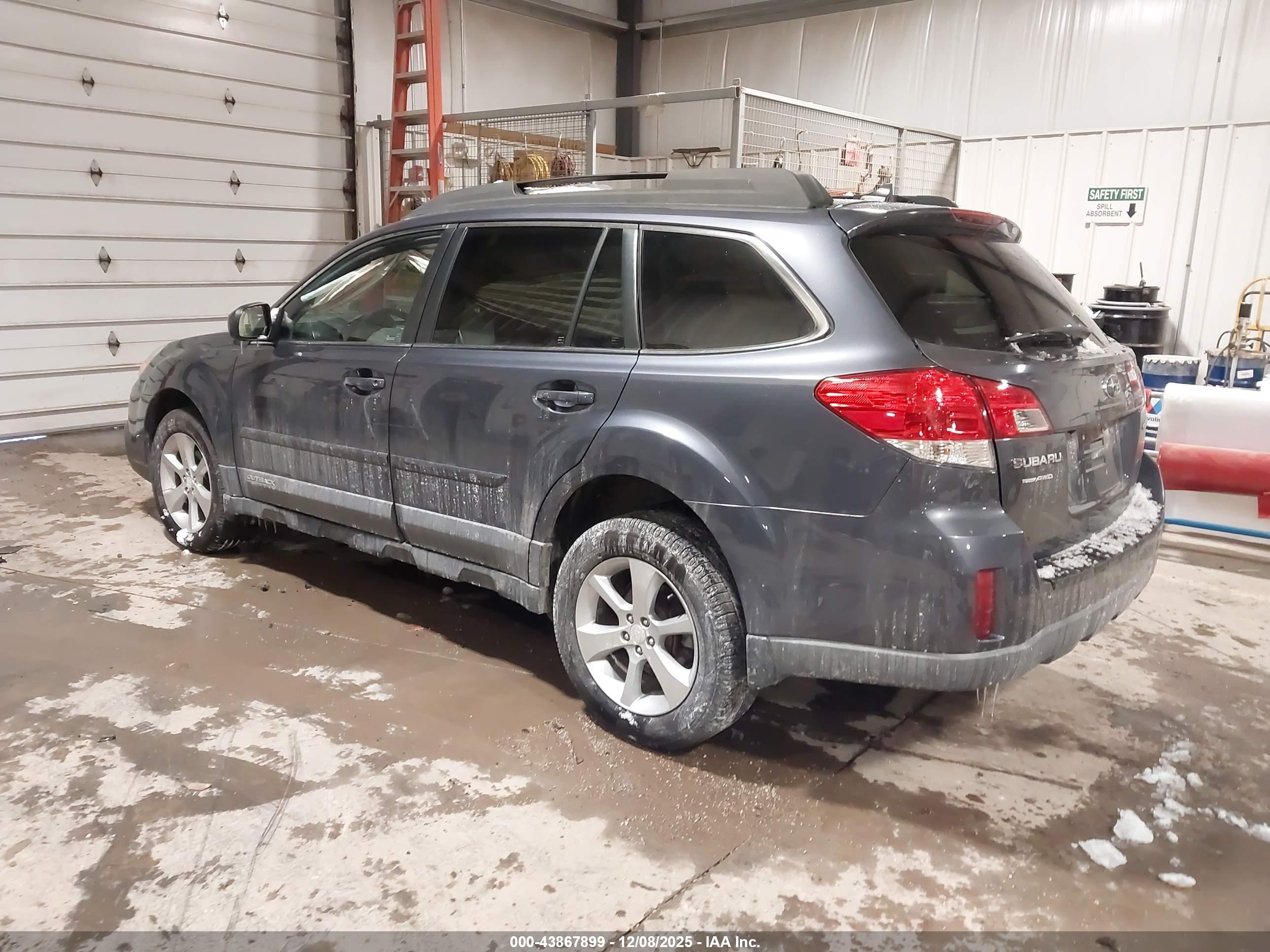 SUBARU OUTBACK image 3