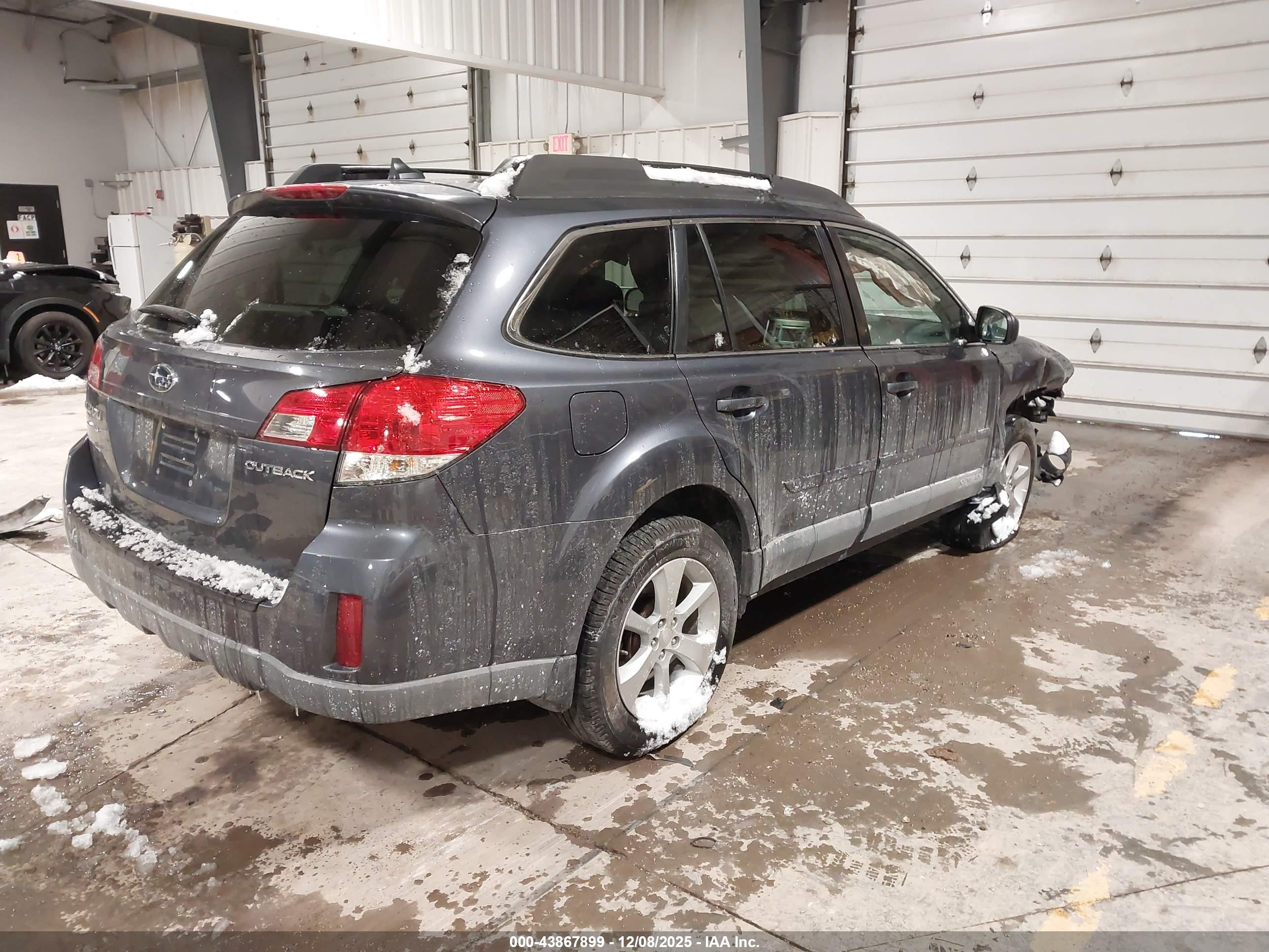 SUBARU OUTBACK image 4