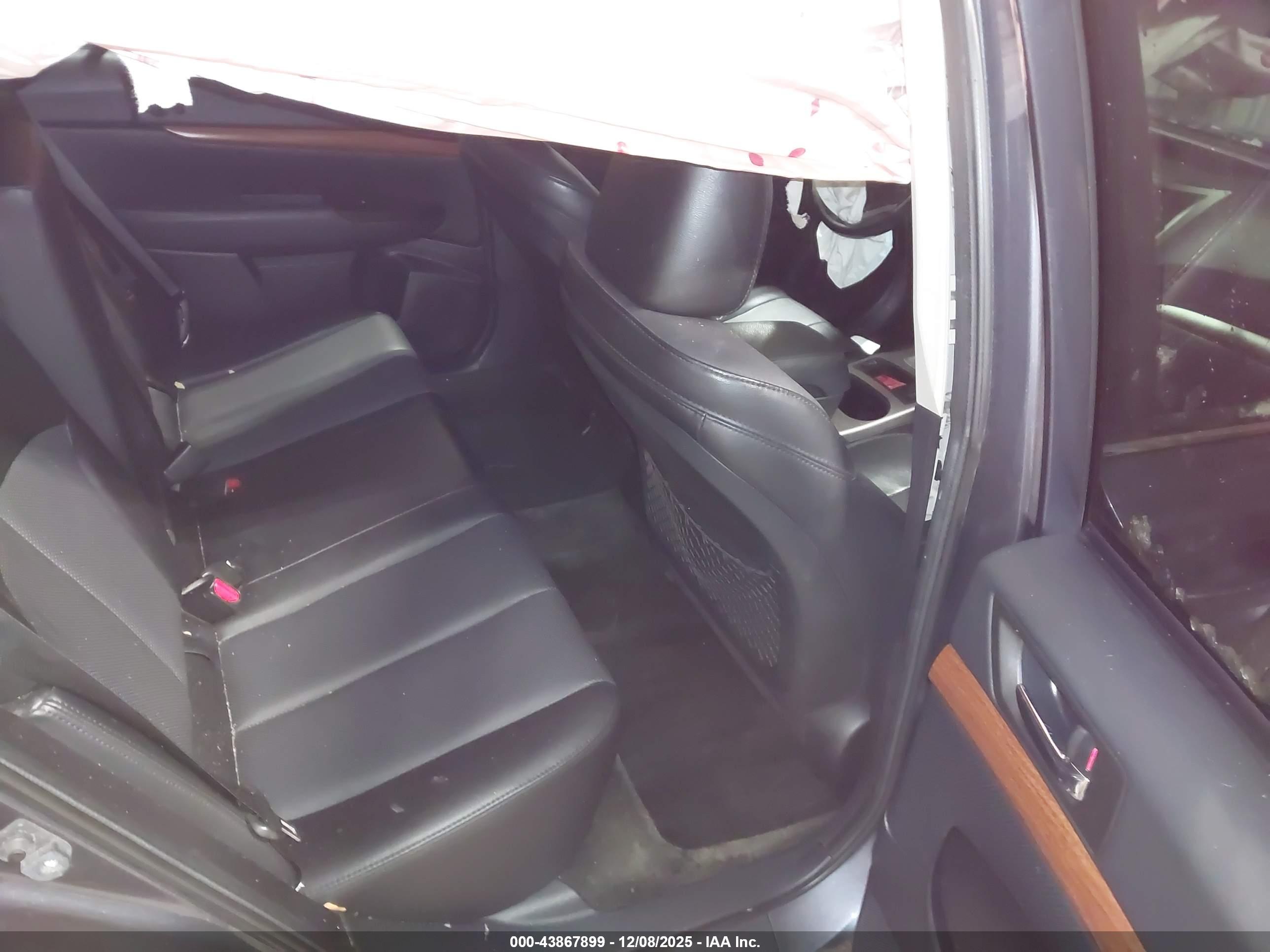 SUBARU OUTBACK image 8