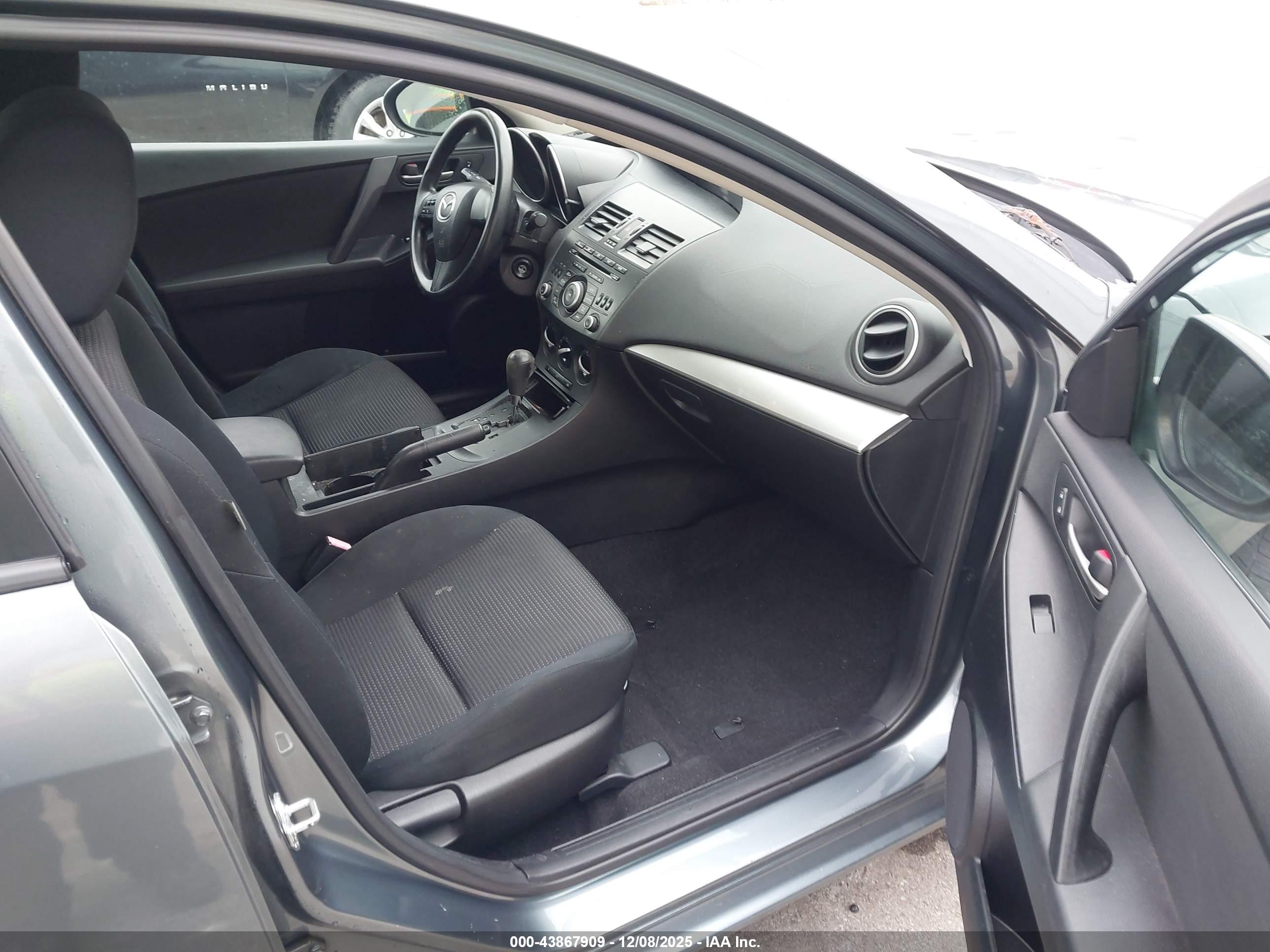 MAZDA MAZDA3 image 5
