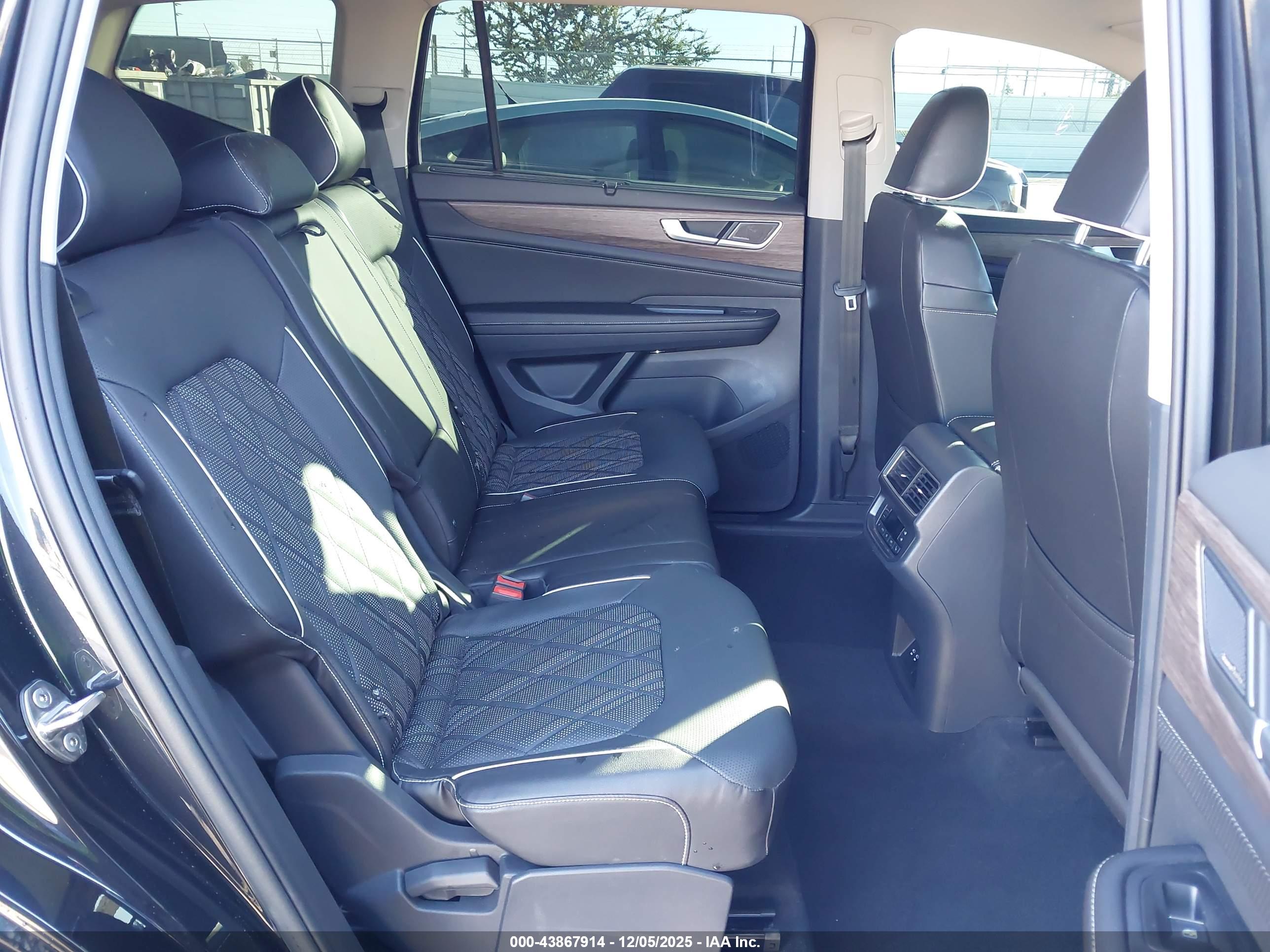 VOLKSWAGEN ATLAS image 8