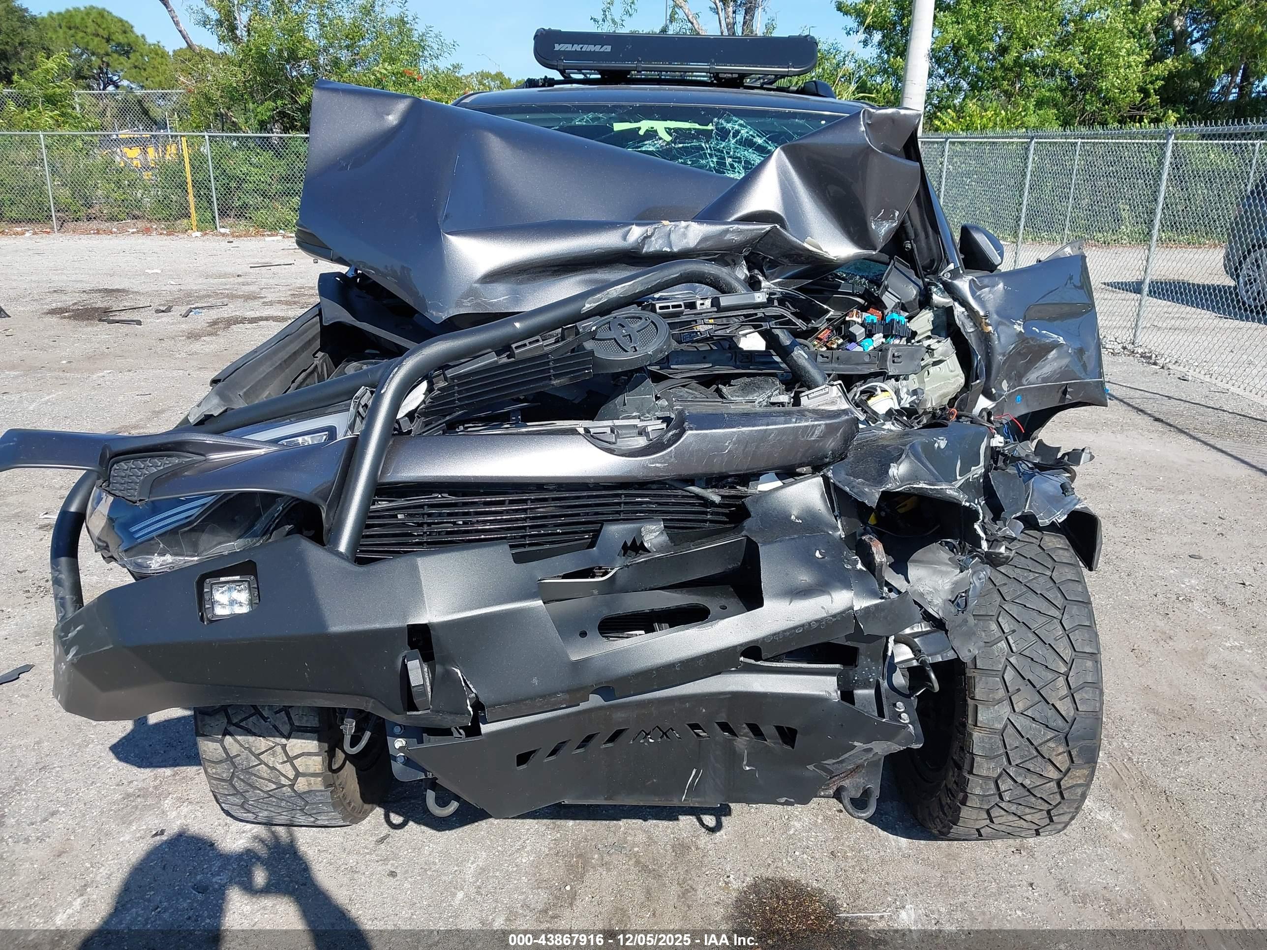 TOYOTA 4RUNNER image 6