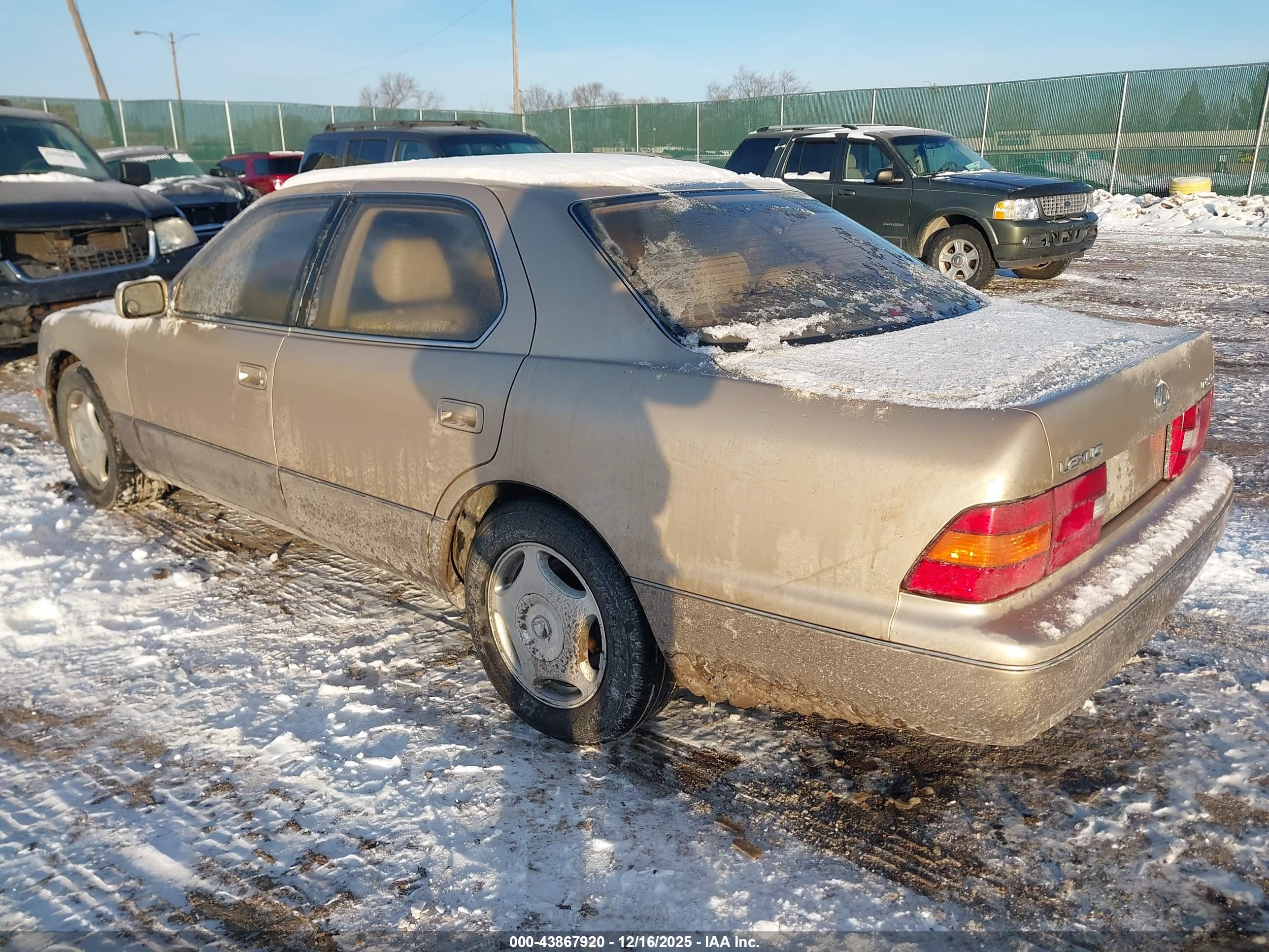 LEXUS LS image 3