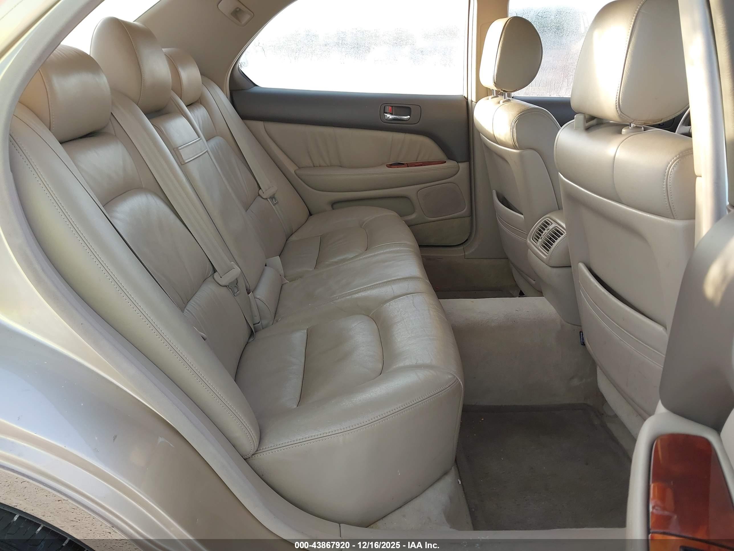 LEXUS LS image 8