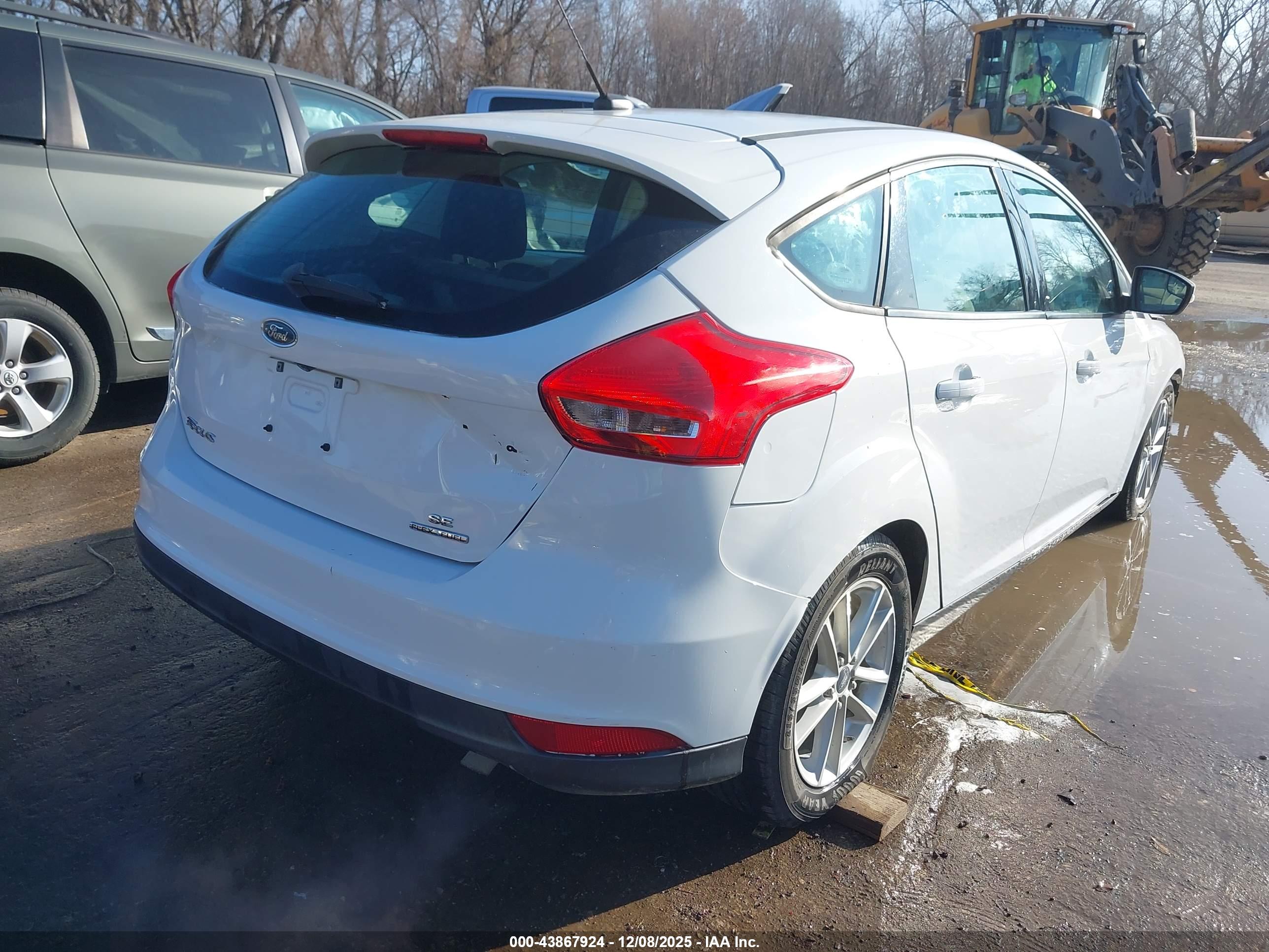 FORD FOCUS image 4