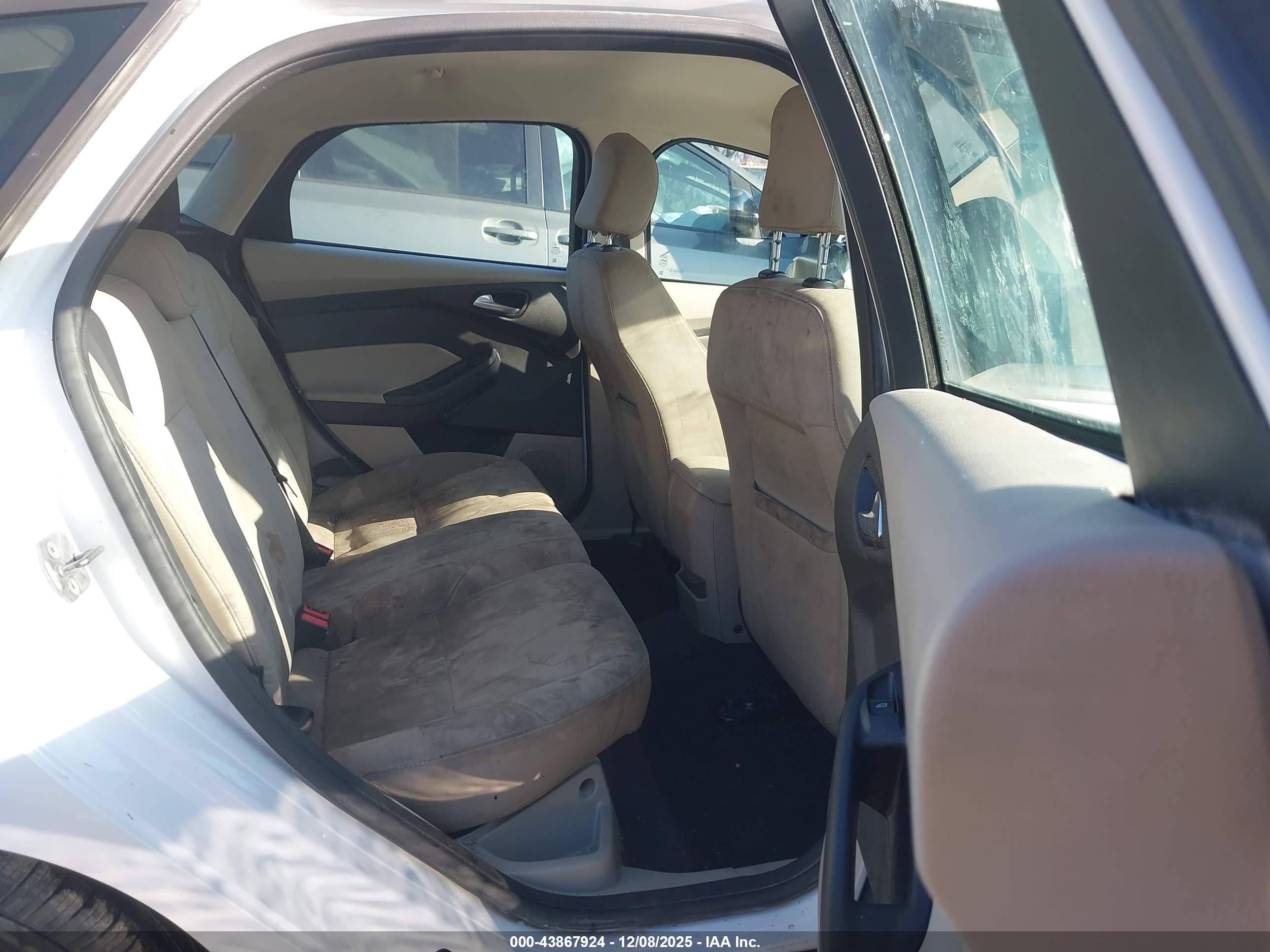 FORD FOCUS image 8