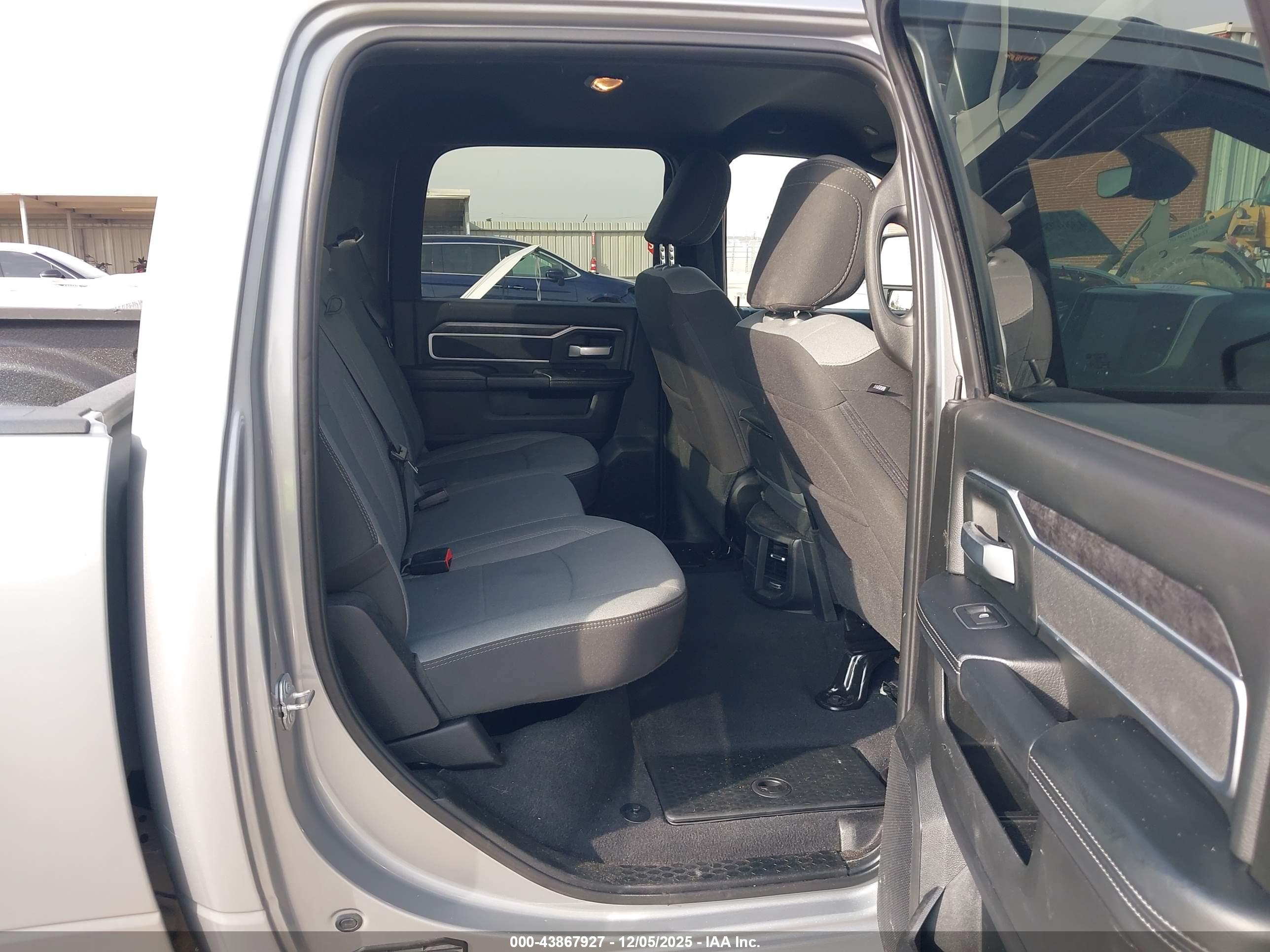 RAM 2500 image 8
