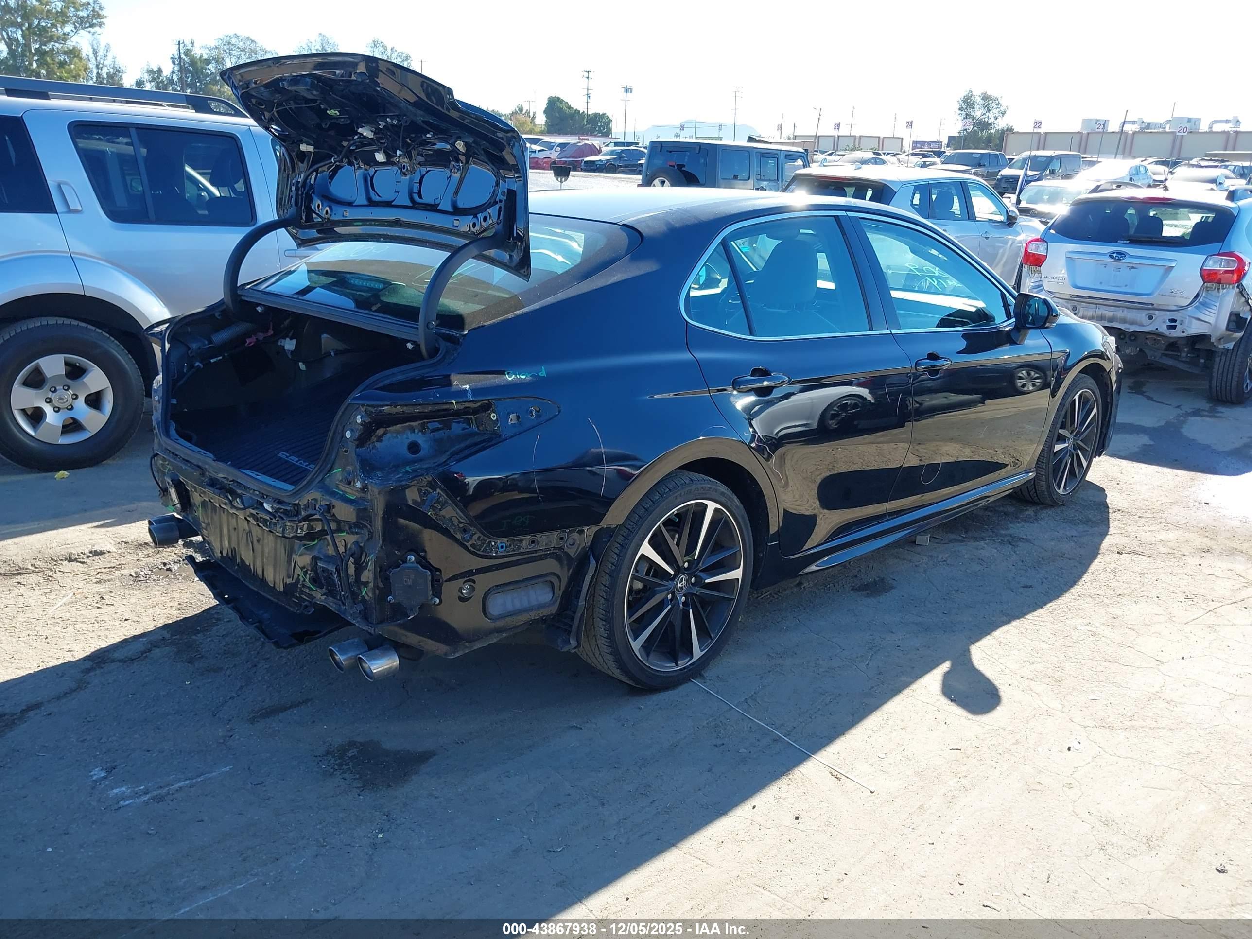 TOYOTA CAMRY image 4