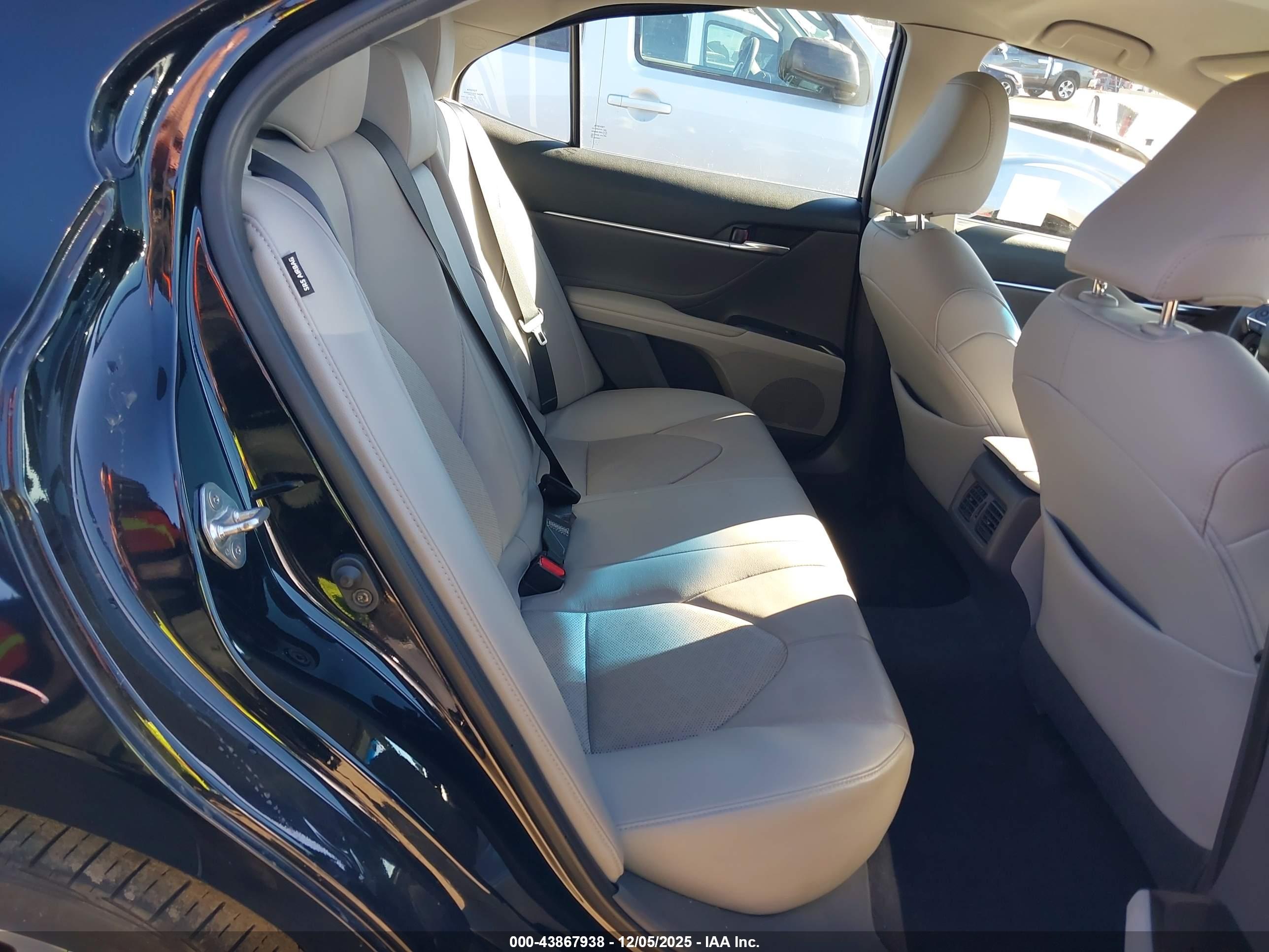 TOYOTA CAMRY image 8
