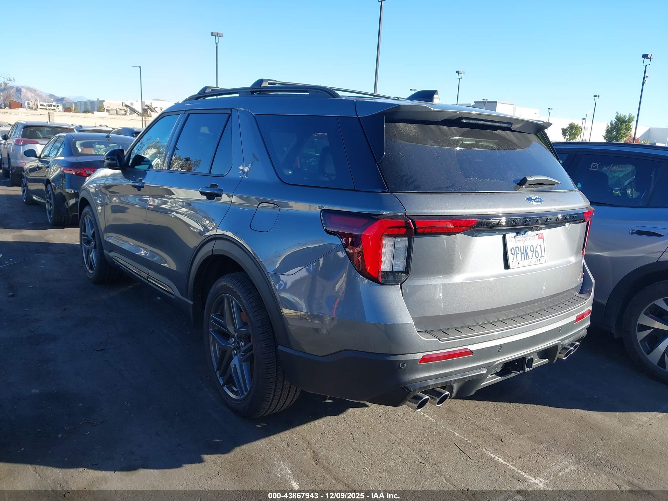 FORD EXPLORER image 3